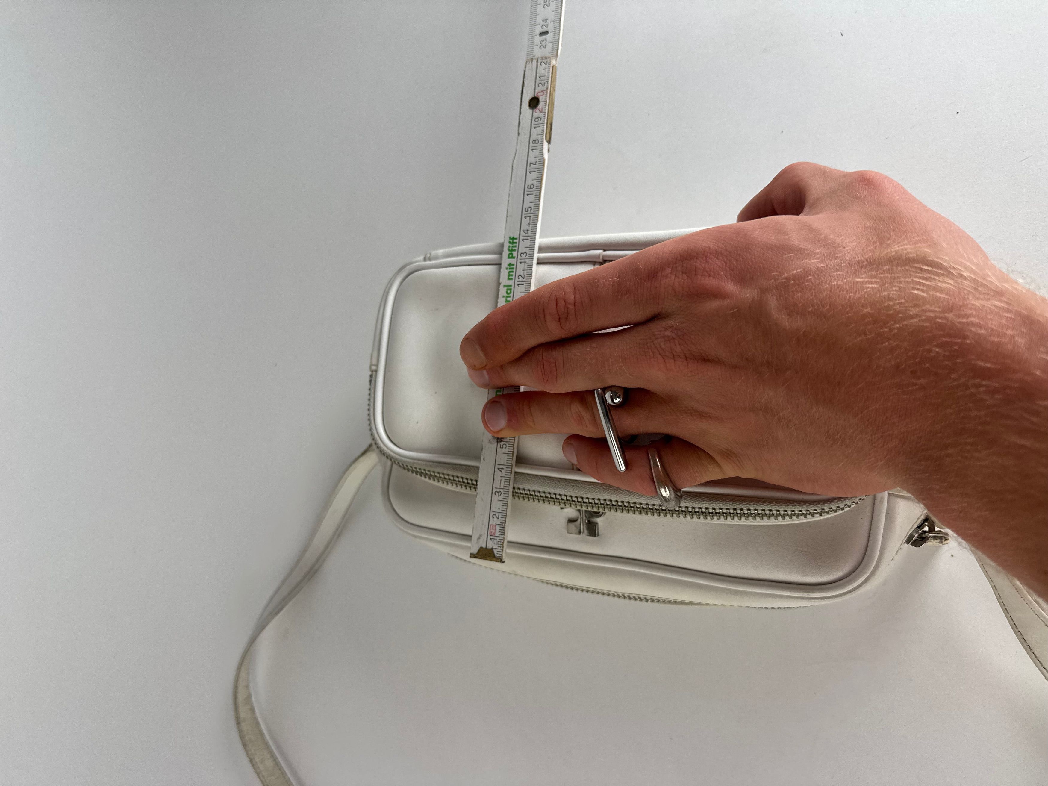 Courreges Vintage Paris Leather Crossbody Bag White Size ONE SIZE - 11 Thumbnail