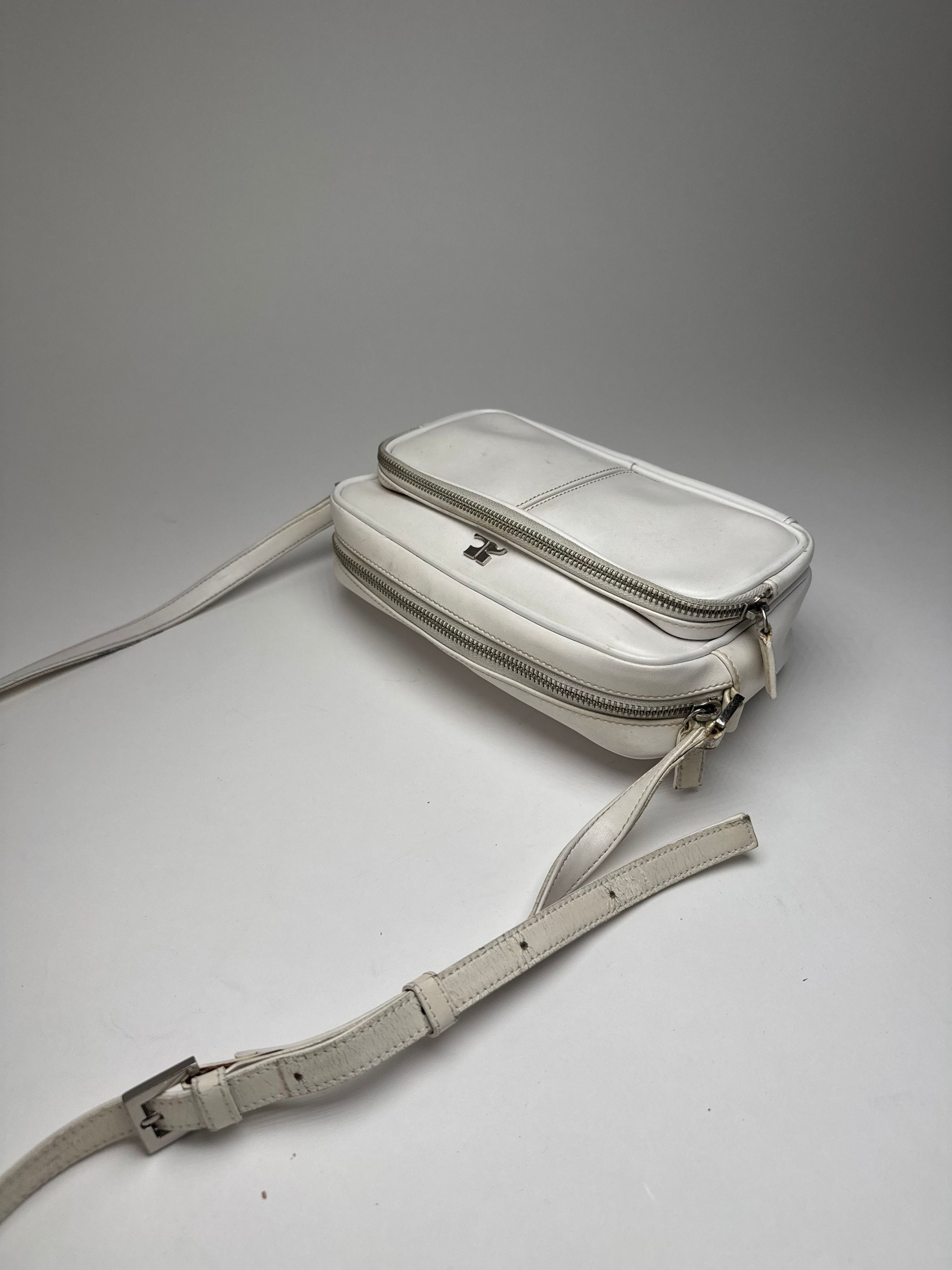 Courreges Vintage Paris Leather Crossbody Bag White Size ONE SIZE - 14 Thumbnail