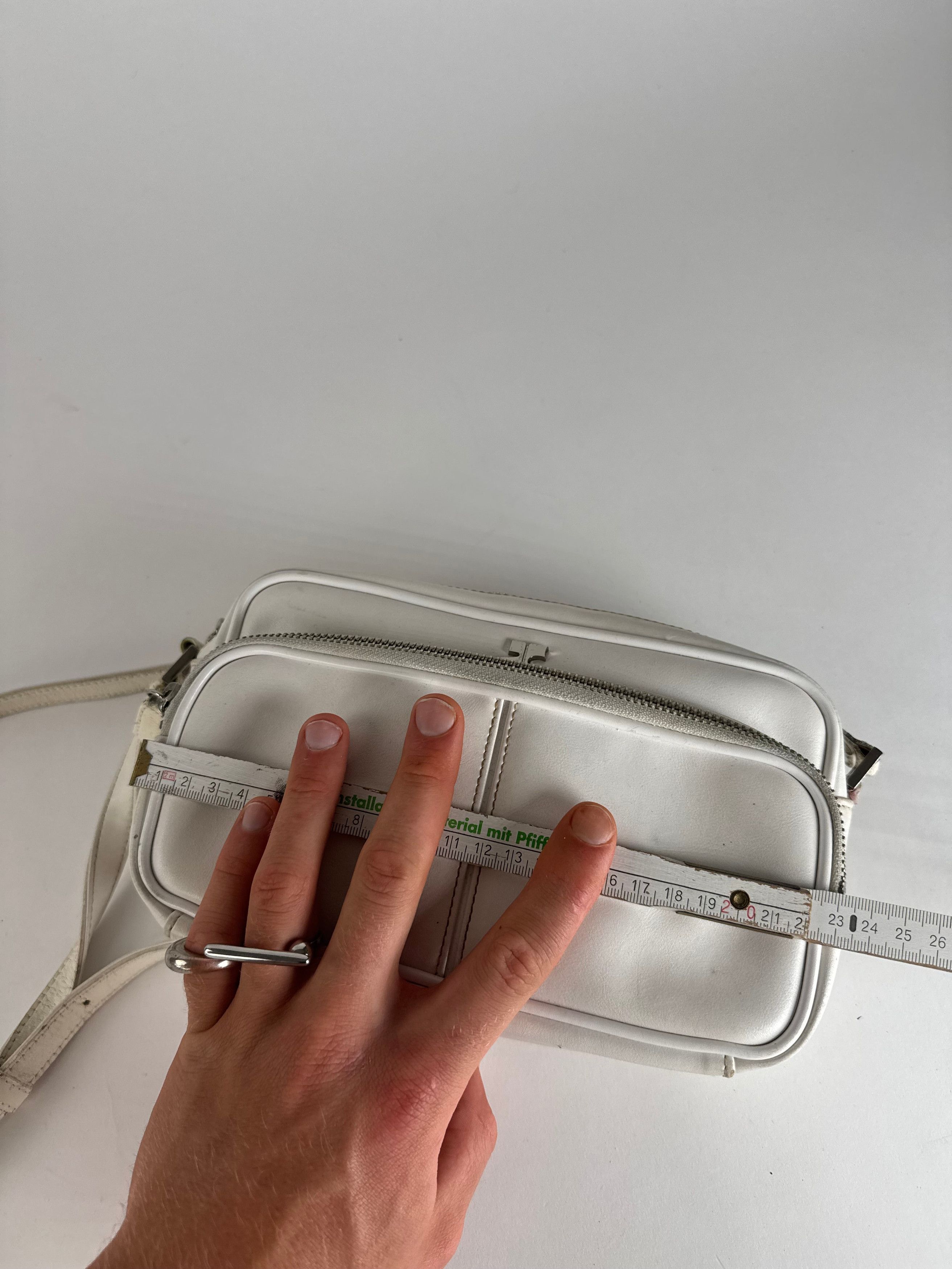 Courreges Vintage Paris Leather Crossbody Bag White Size ONE SIZE - 10 Thumbnail