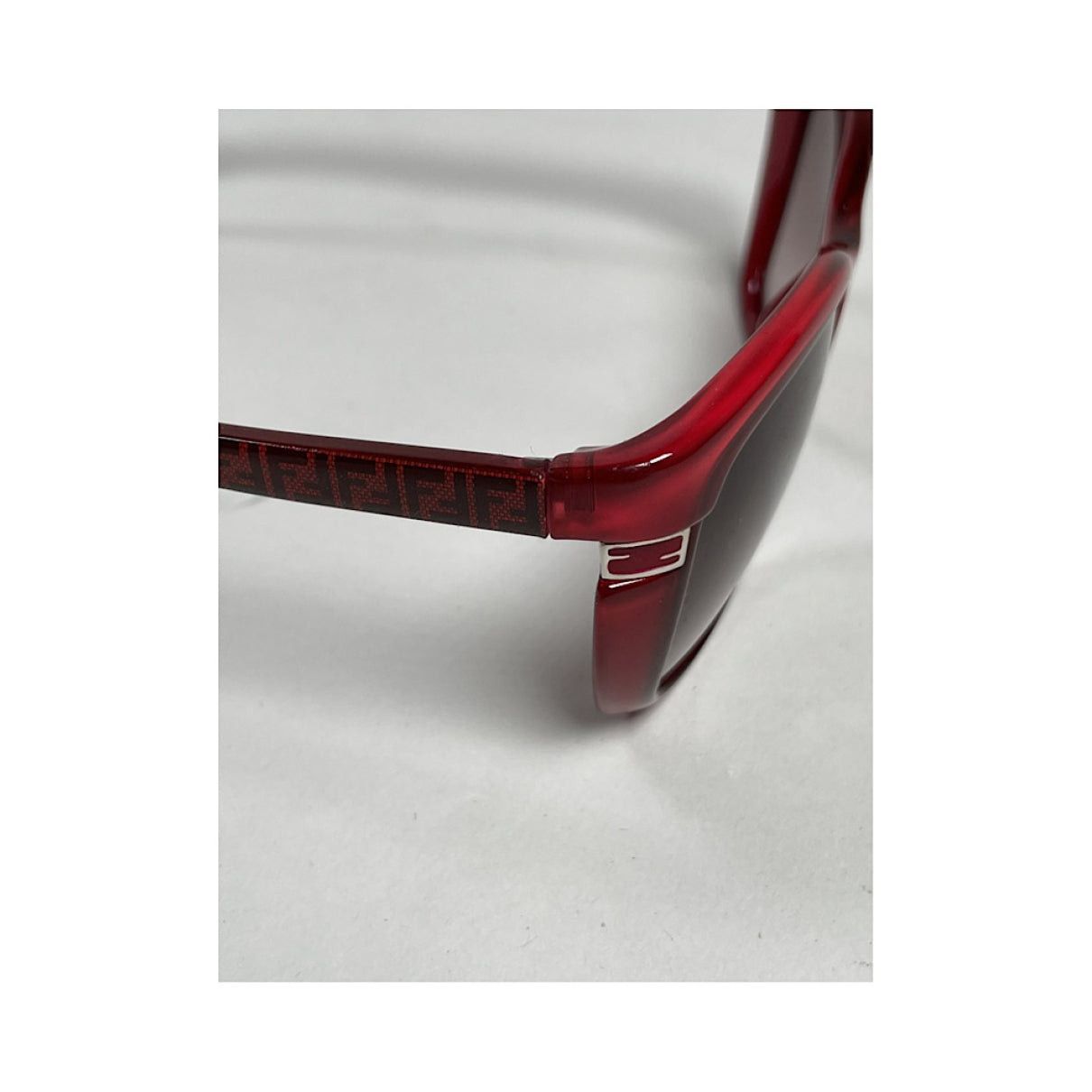 Fendi Red Plastic Sunglasses Size ONE SIZE - 4 Thumbnail