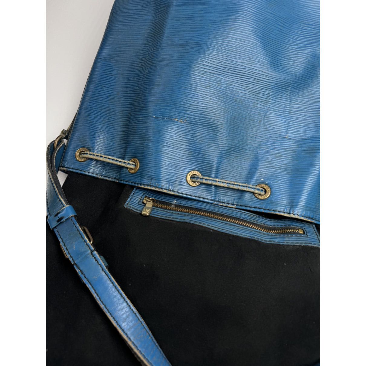 Louis Vuitton NéoNoé Blue Leather Handbag Size ONE SIZE - 3 Thumbnail