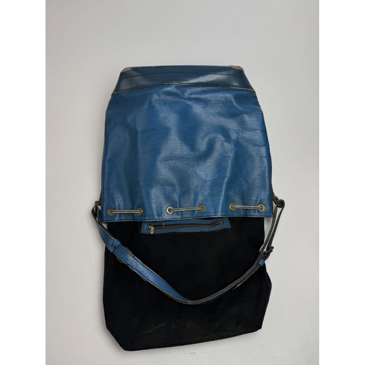 Louis Vuitton NéoNoé Blue Leather Handbag Size ONE SIZE - 2 Thumbnail
