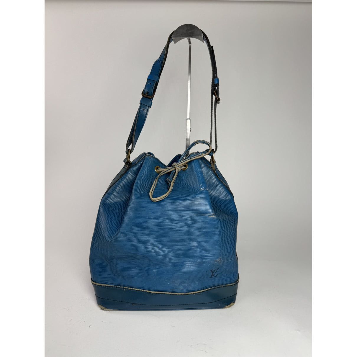 Louis Vuitton NéoNoé Blue Leather Handbag Size ONE SIZE - 5 Thumbnail