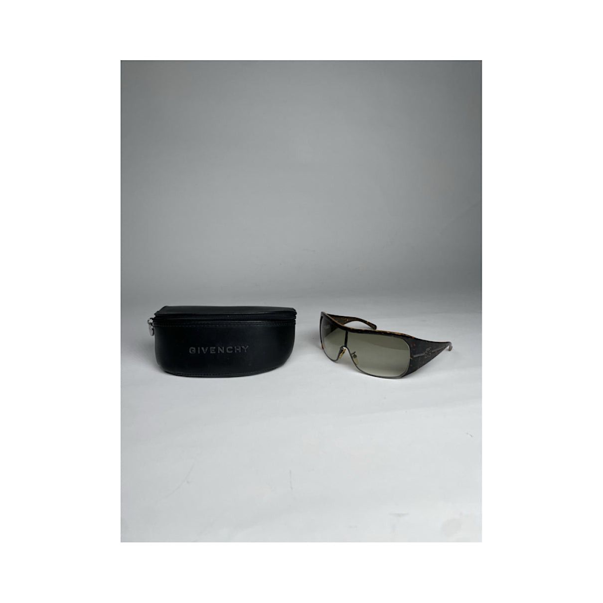 Givenchy Black Plastic Sunglasses Size ONE SIZE - 3 Thumbnail