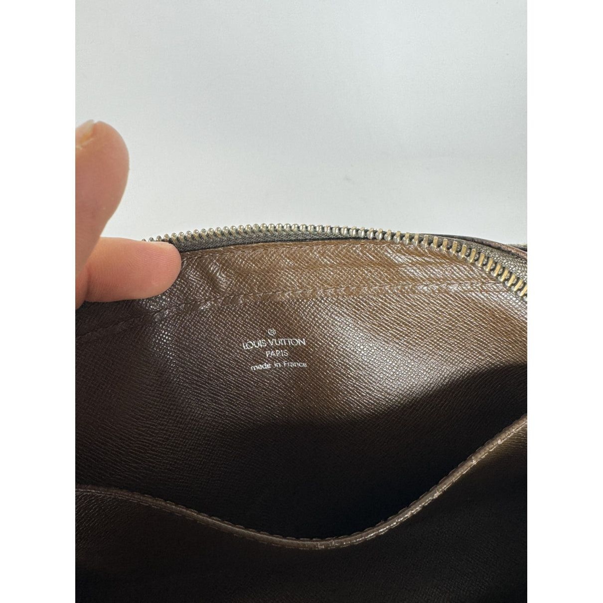 Louis Vuitton Saint Paul Purple Leather Clutch Bag Size ONE SIZE - 3 Thumbnail