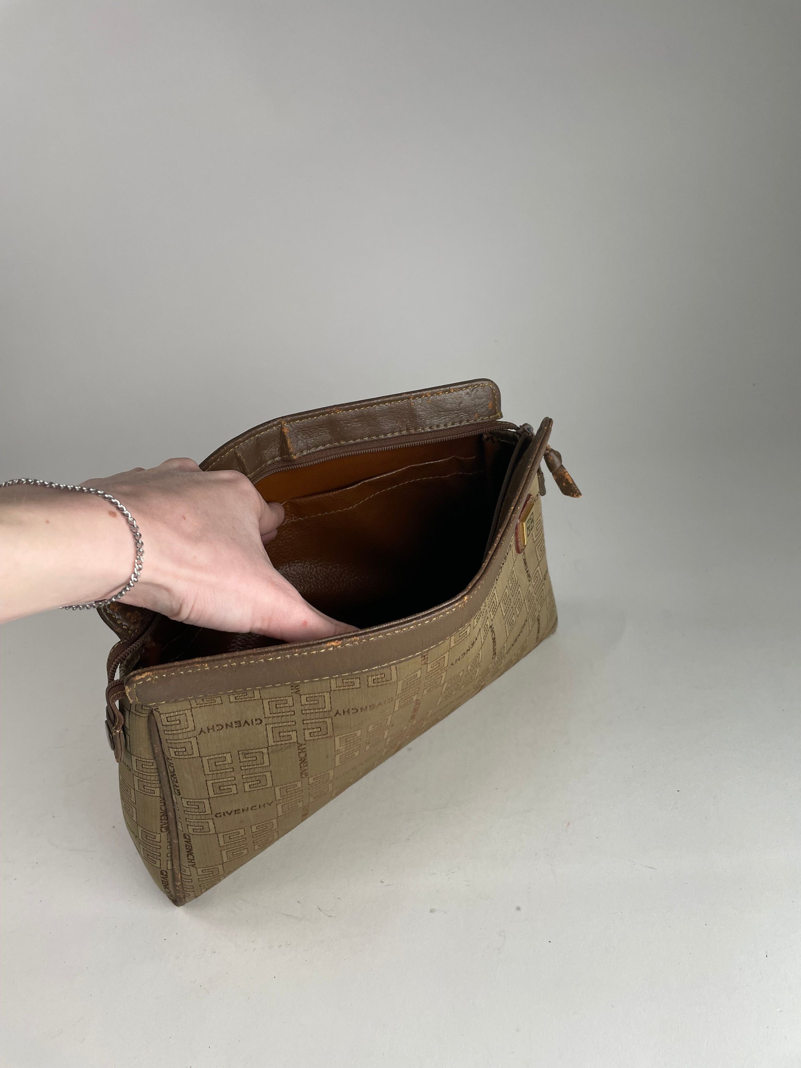 Givenchy Vintage GV3 Monogram Clutch Brown Size ONE SIZE - 4 Thumbnail