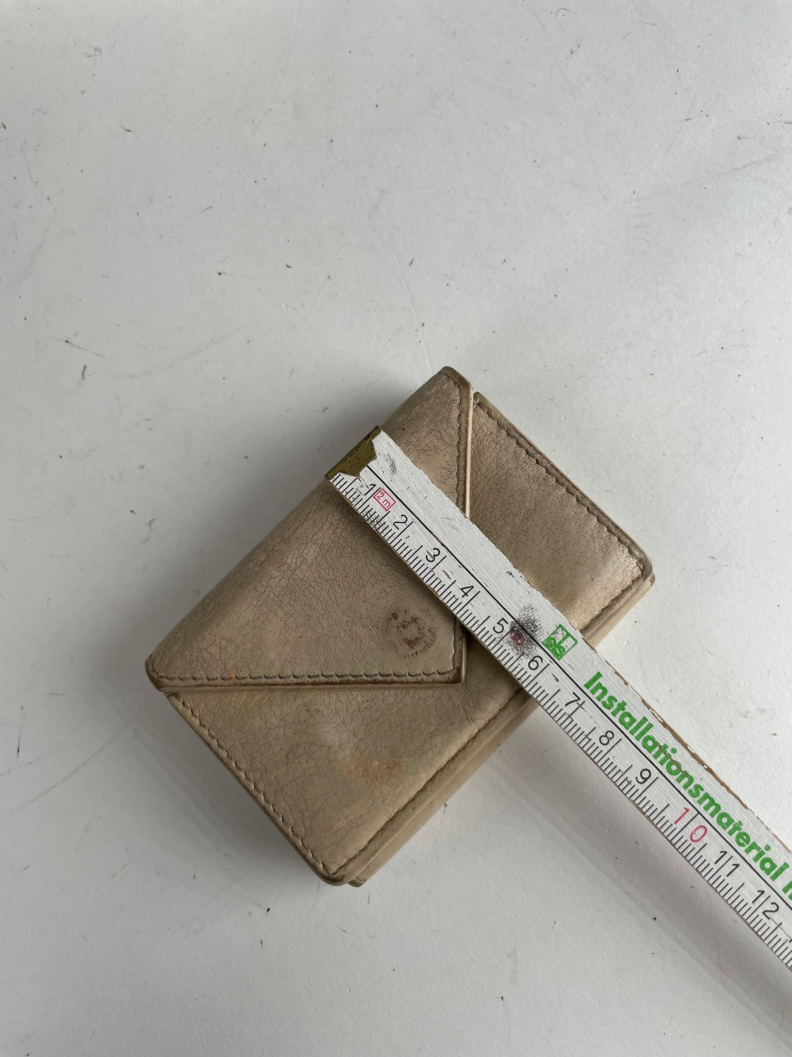 Balenciaga Vintage Leather Card Holder Beige Size ONE SIZE - 15 Thumbnail