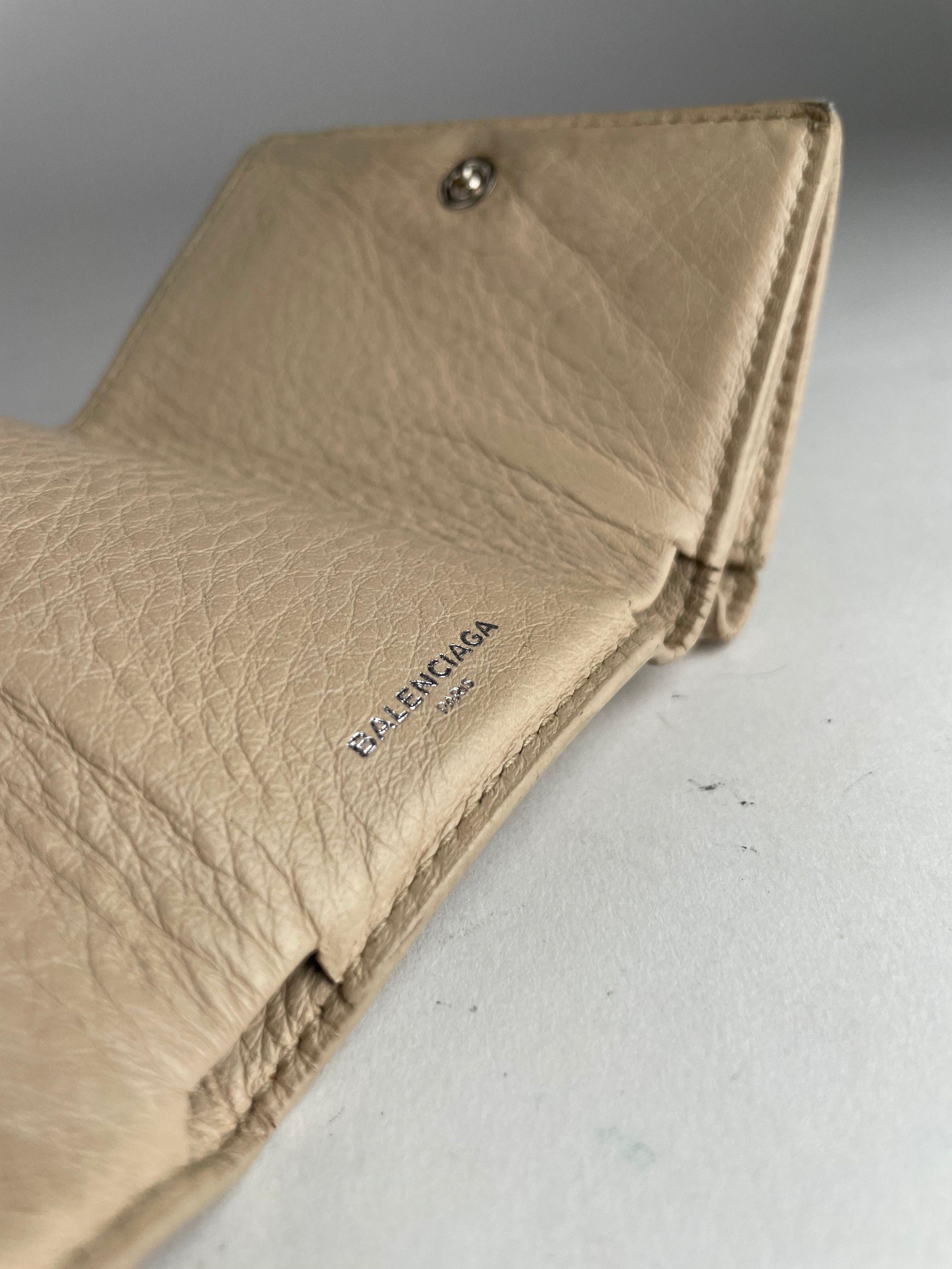 Balenciaga Vintage Leather Card Holder Beige Size ONE SIZE - 11 Thumbnail