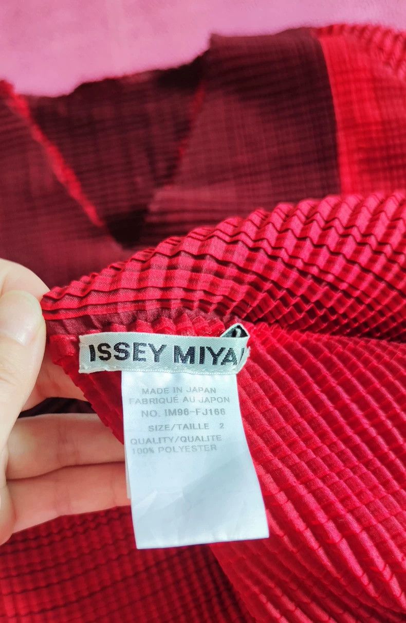 Issey Miyake Issey Miyake Two-Tone V-Neck Short-Sleeve Top - dmc Size US L / EU 52-54 / 3 - 3 Thumbnail