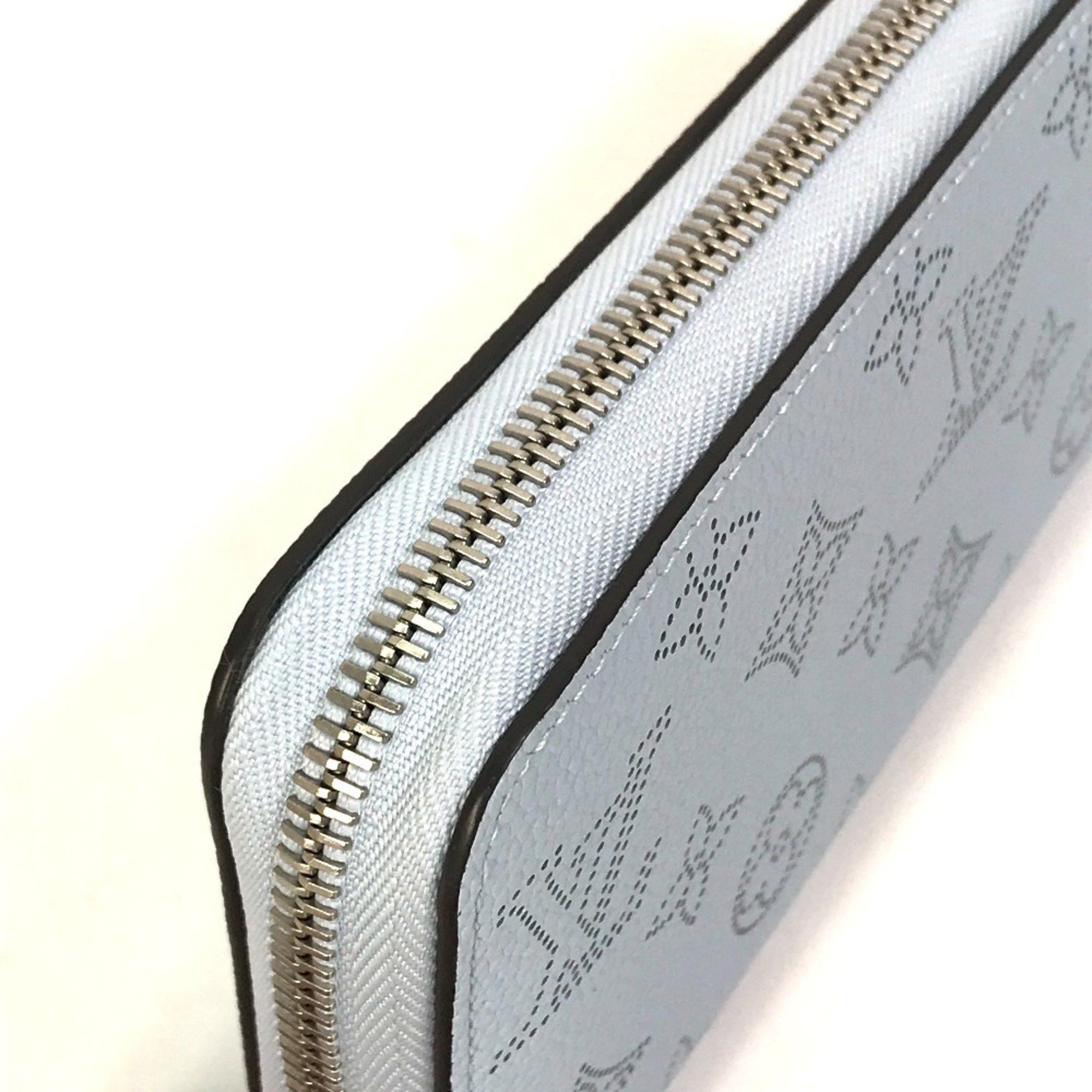 Louis Vuitton LOUIS VUITTON M82197 Monogram Mahina Zippy Wallet, Round Zipper Long Women's, Blue Size ONE SIZE - 8 Thumbnail
