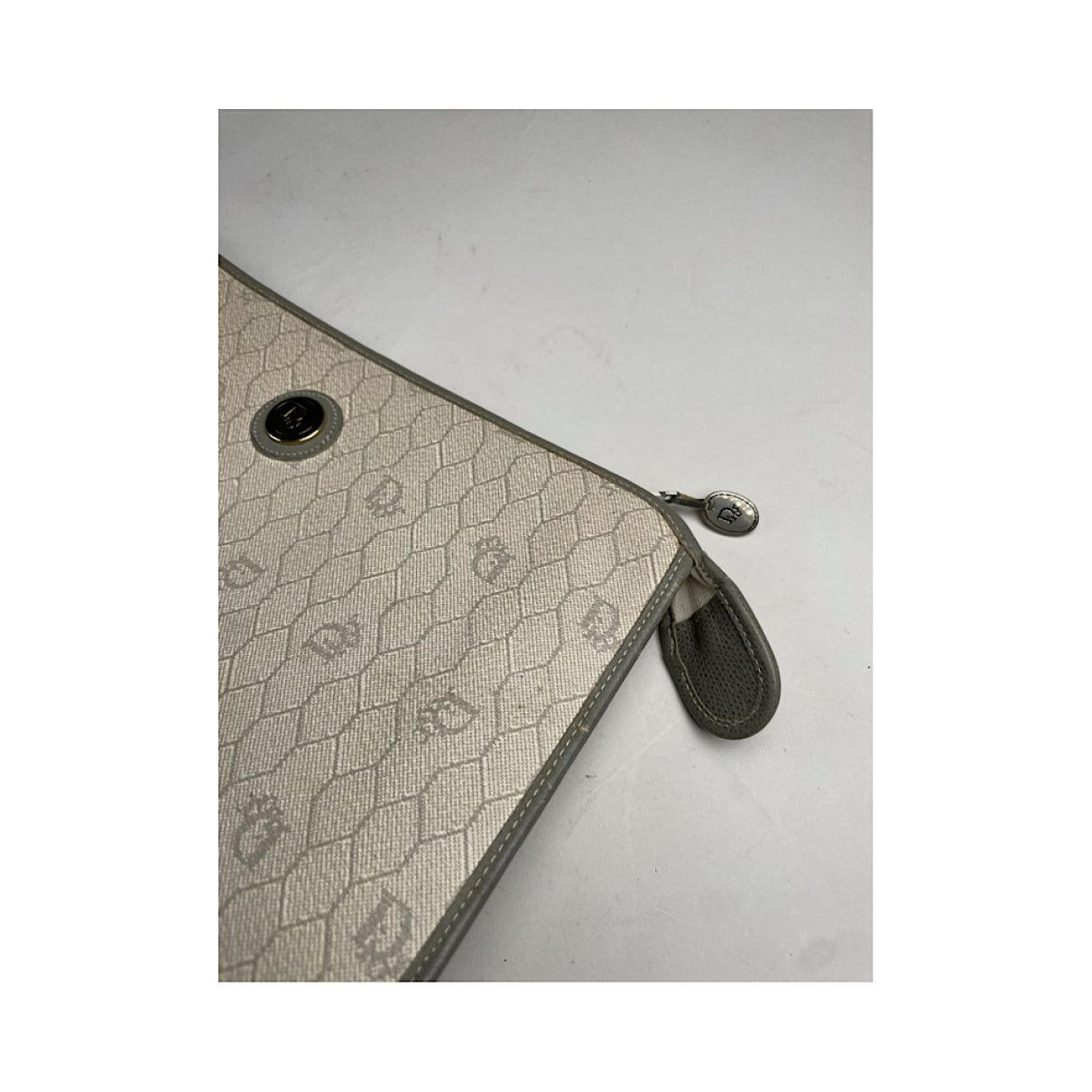 Dior 30 Montaigne White Leather Clutch Bag Size ONE SIZE - 2 Thumbnail