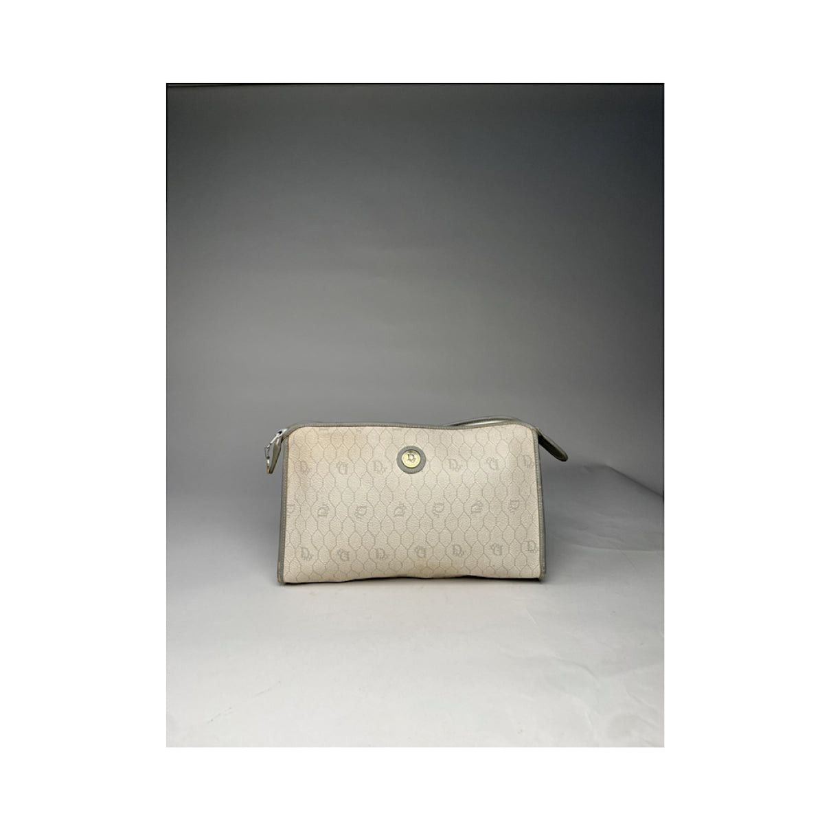 Dior 30 Montaigne White Leather Clutch Bag Size ONE SIZE - 4 Thumbnail