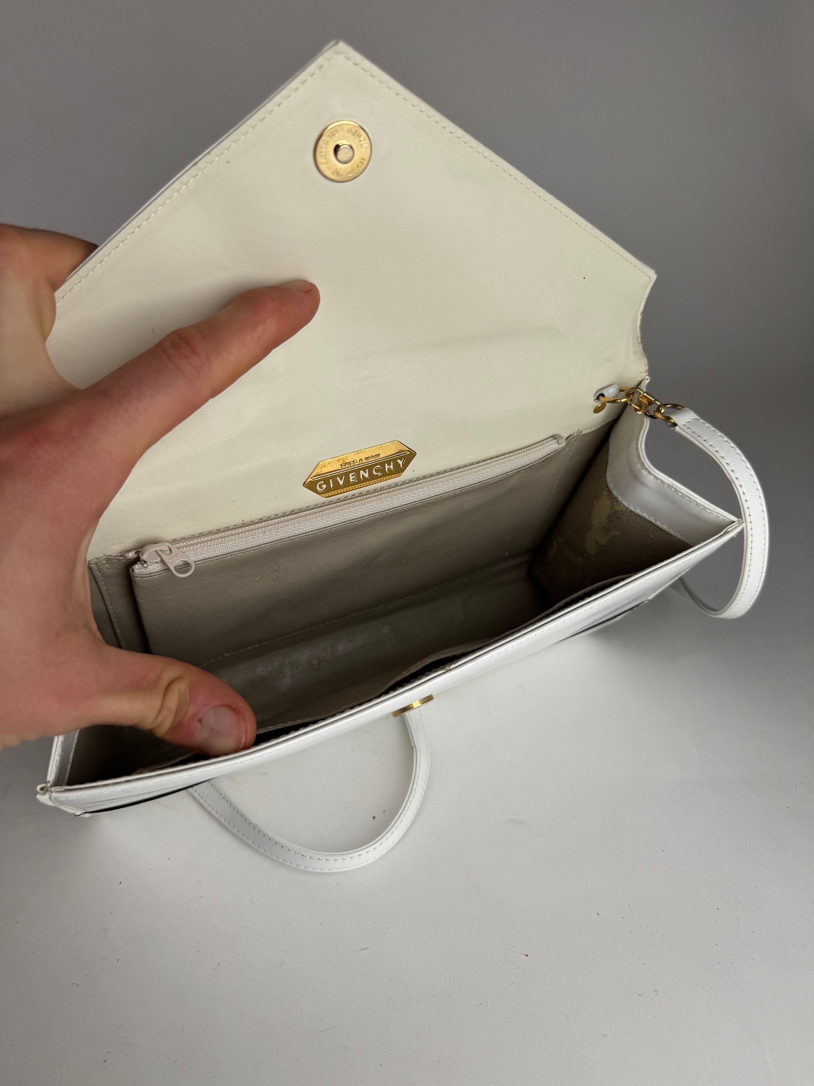 Givenchy Vintage 4G Leather Bag White Size ONE SIZE - 3 Thumbnail