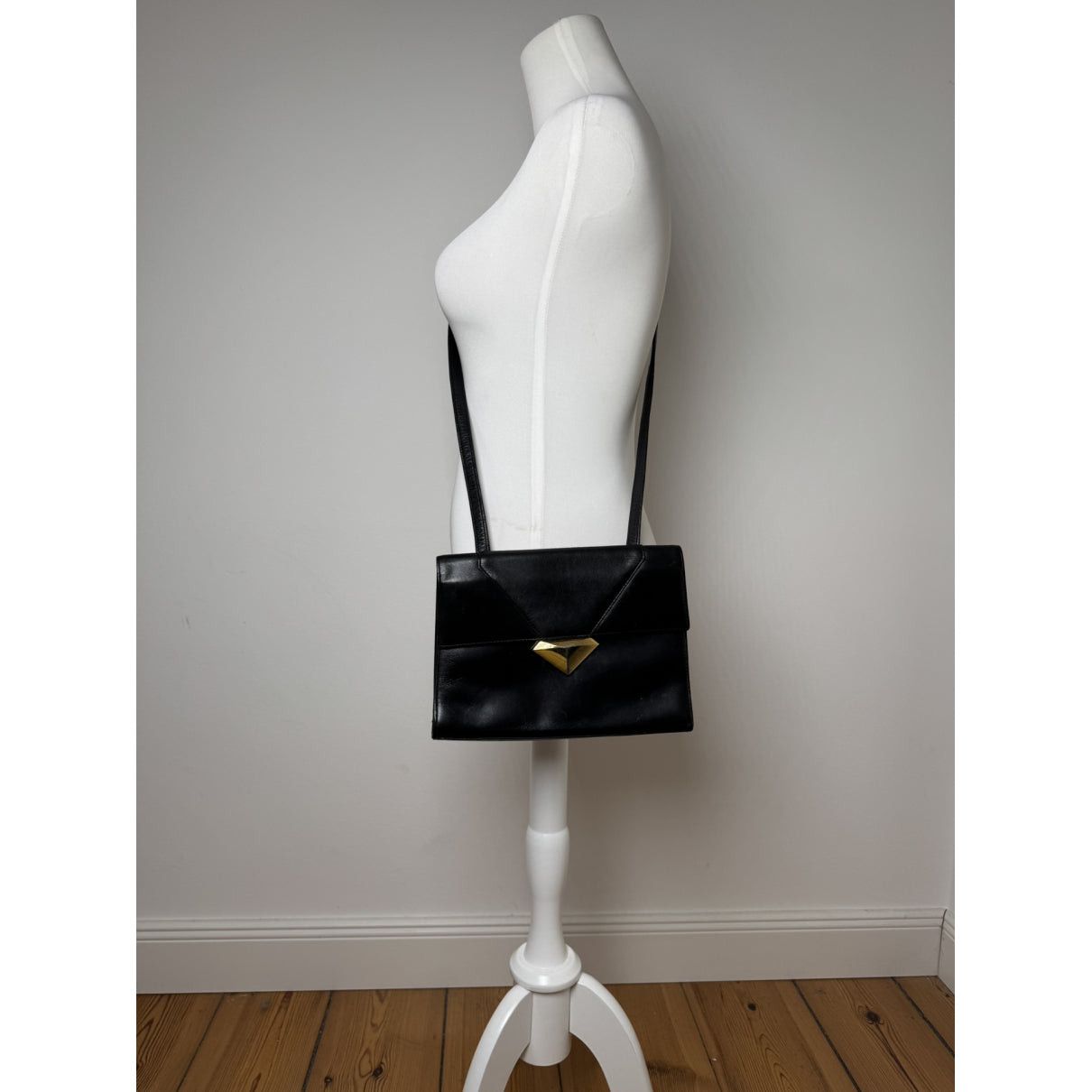 Givenchy 4G Black Leather Handbag Size ONE SIZE - 2 Thumbnail