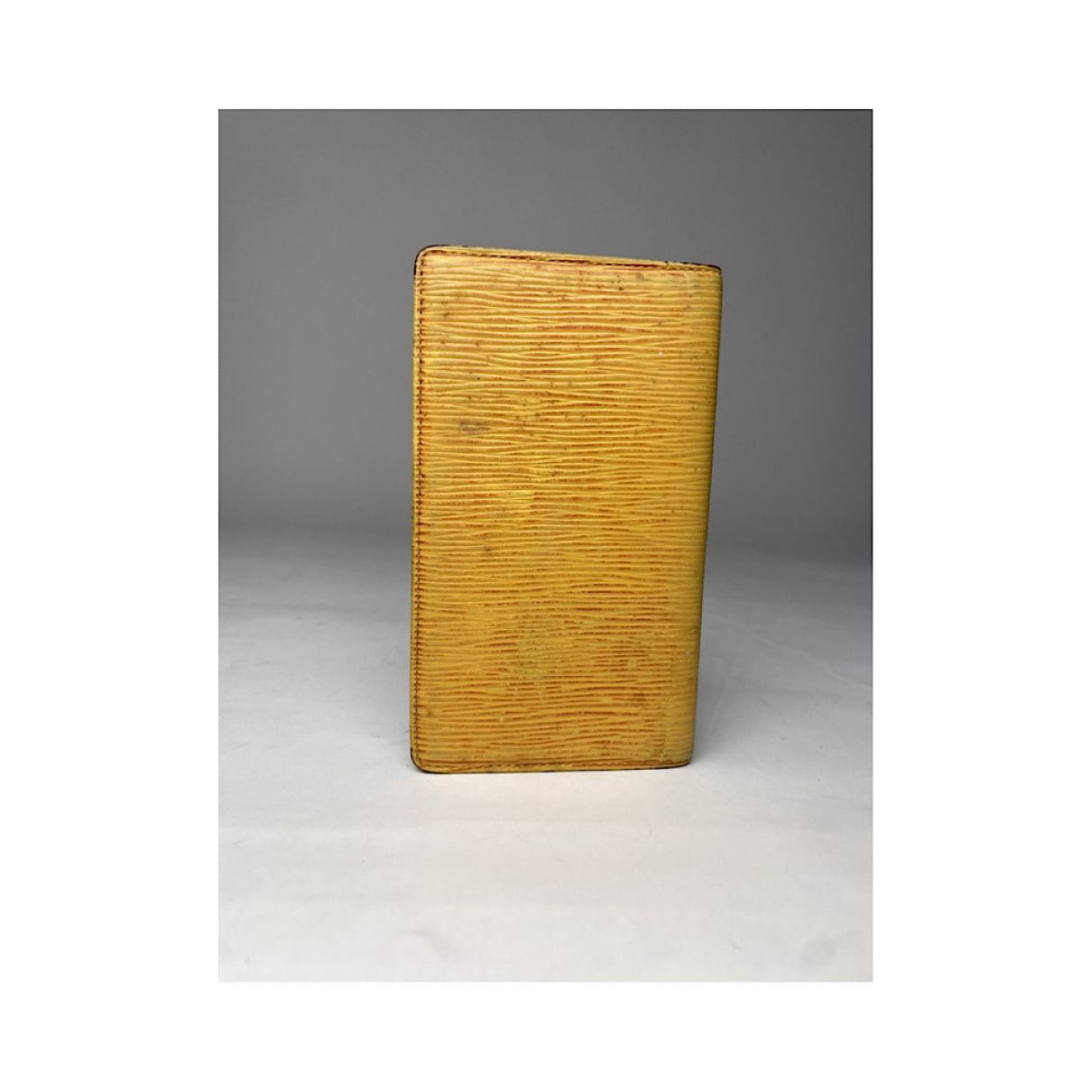 Louis Vuitton Passport cover Yellow Leather Purse Size ONE SIZE - 3 Thumbnail