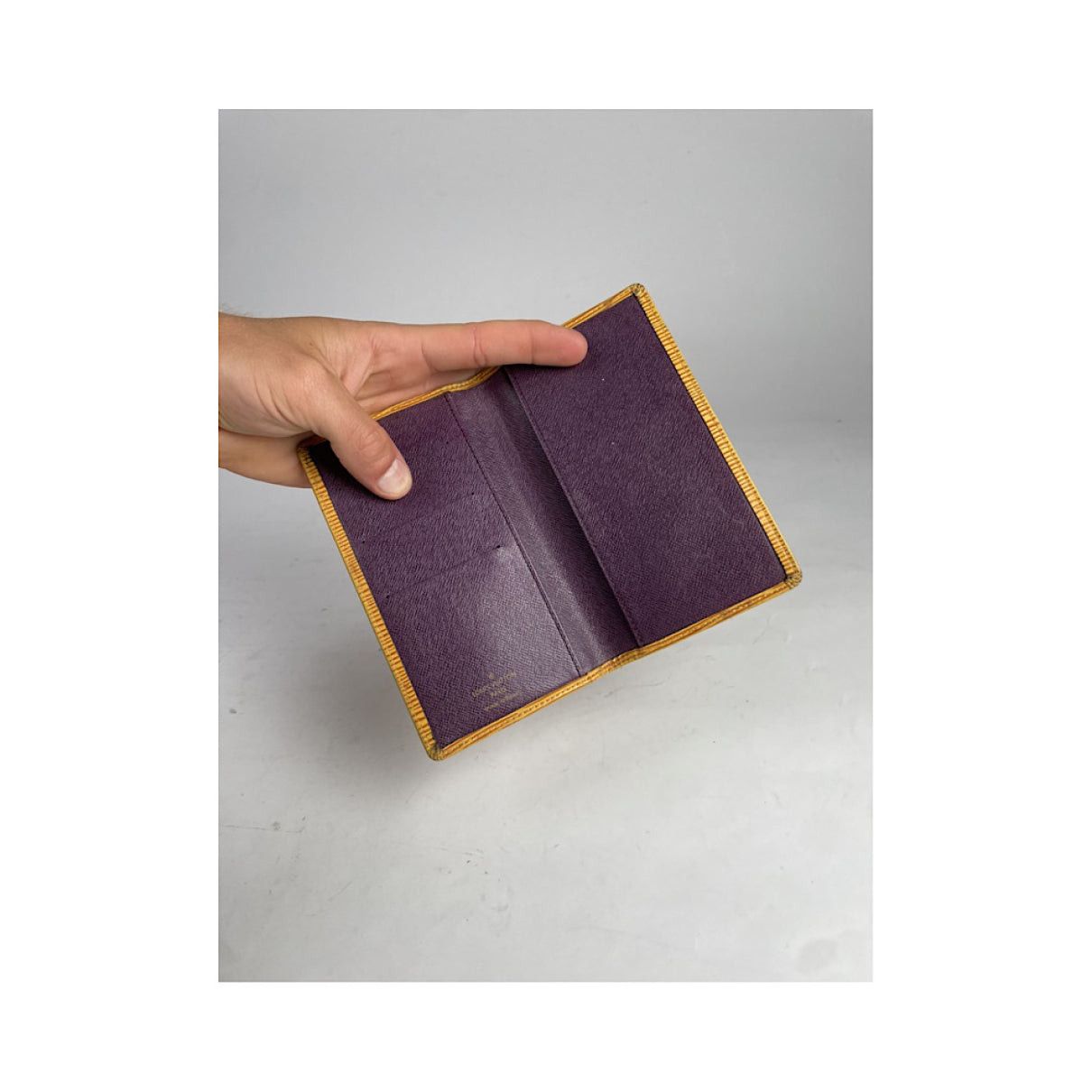Louis Vuitton Passport cover Yellow Leather Purse Size ONE SIZE - 4 Thumbnail