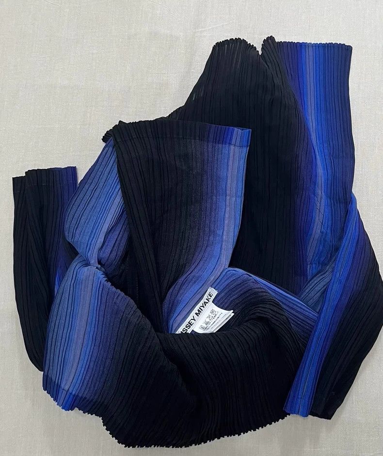 Issey Miyake Issey Miyake Aurora Blue Gradient Top - dmc Size US M / EU 48-50 / 2 - 4 Thumbnail