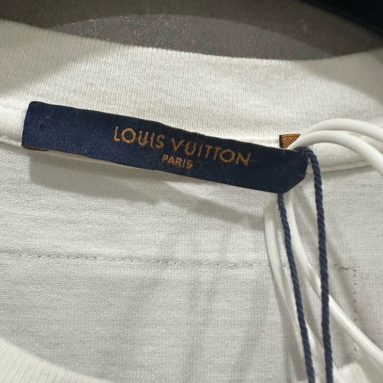 Louis Vuitton Louis Vuitton Graffiti Logo T-Shirt - dmc Size US L / EU 52-54 / 3 - 4 Thumbnail