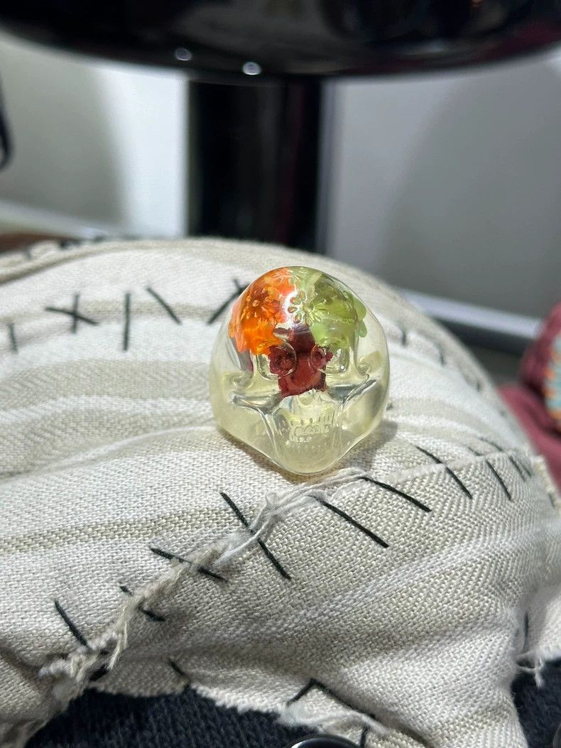 Undercover UNDERCOVER Resin Skull Ring - dmc Size ONE SIZE - 6 Thumbnail