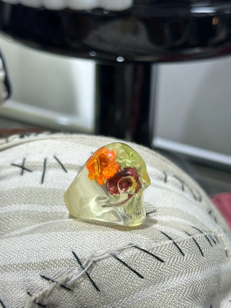Undercover UNDERCOVER Resin Skull Ring - dmc Size ONE SIZE - 5 Thumbnail