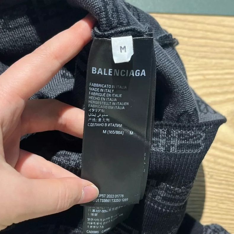 Balenciaga Balenciaga Logo All-Over Print Knit Sweater - dmc Size US M / EU 48-50 / 2 - 3 Thumbnail