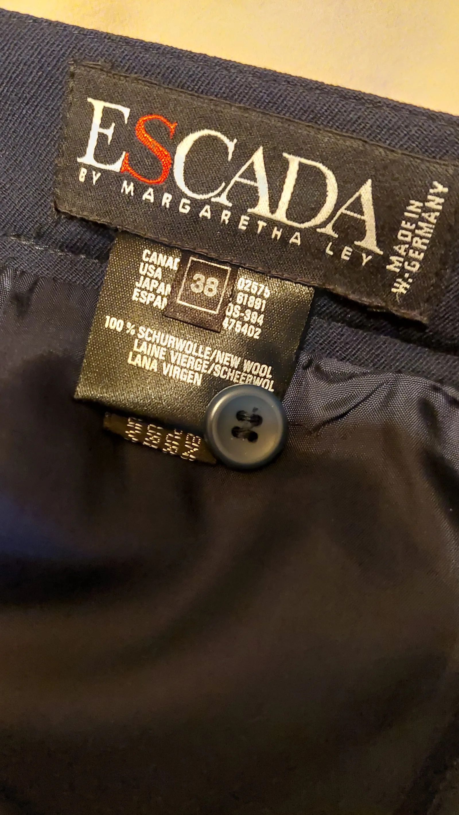 Escada Escada Skirt Size 28" / US 6 / IT 42 - 2 Thumbnail