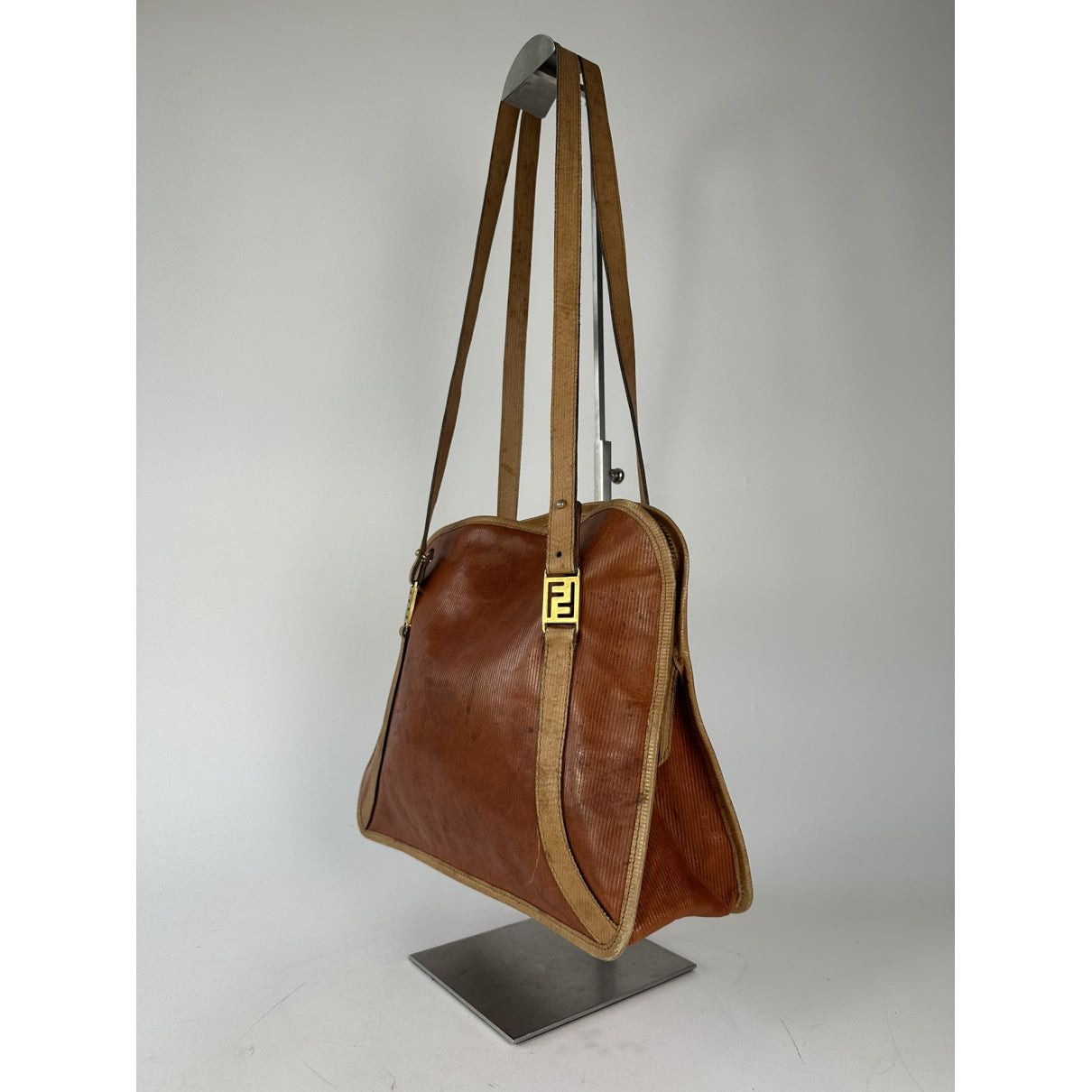 Fendi Peekaboo Red Leather Handbag Size ONE SIZE - 3 Thumbnail