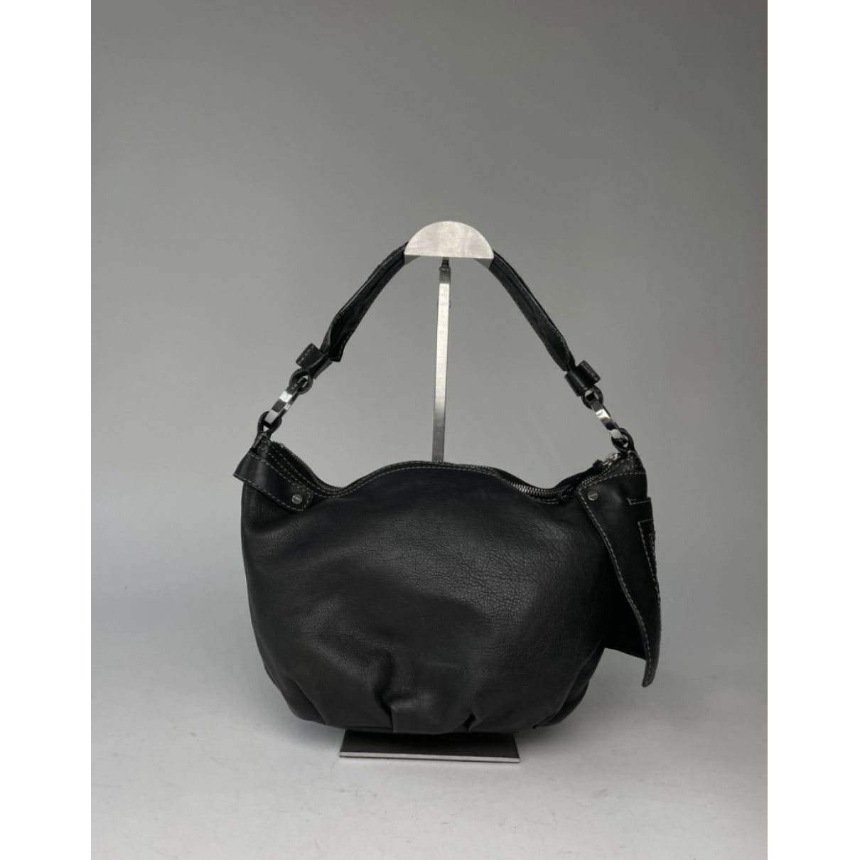 Givenchy Moon Cut Out Black Leather Handbag Size ONE SIZE - 4 Thumbnail