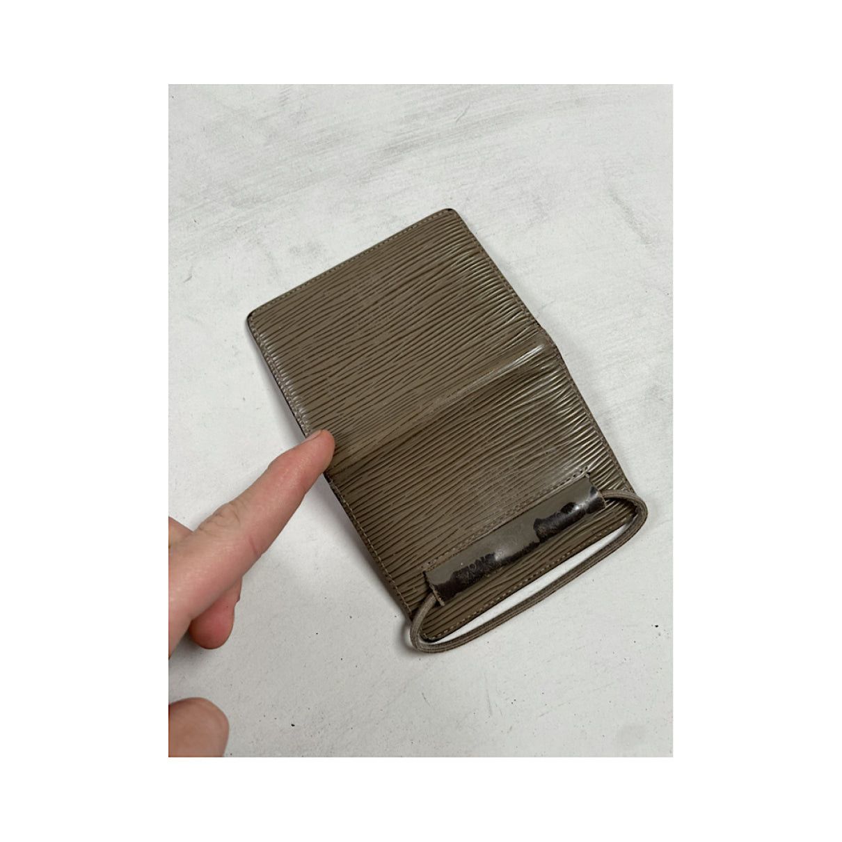 Louis Vuitton Daily Grey Leather Purse Size ONE SIZE - 4 Thumbnail
