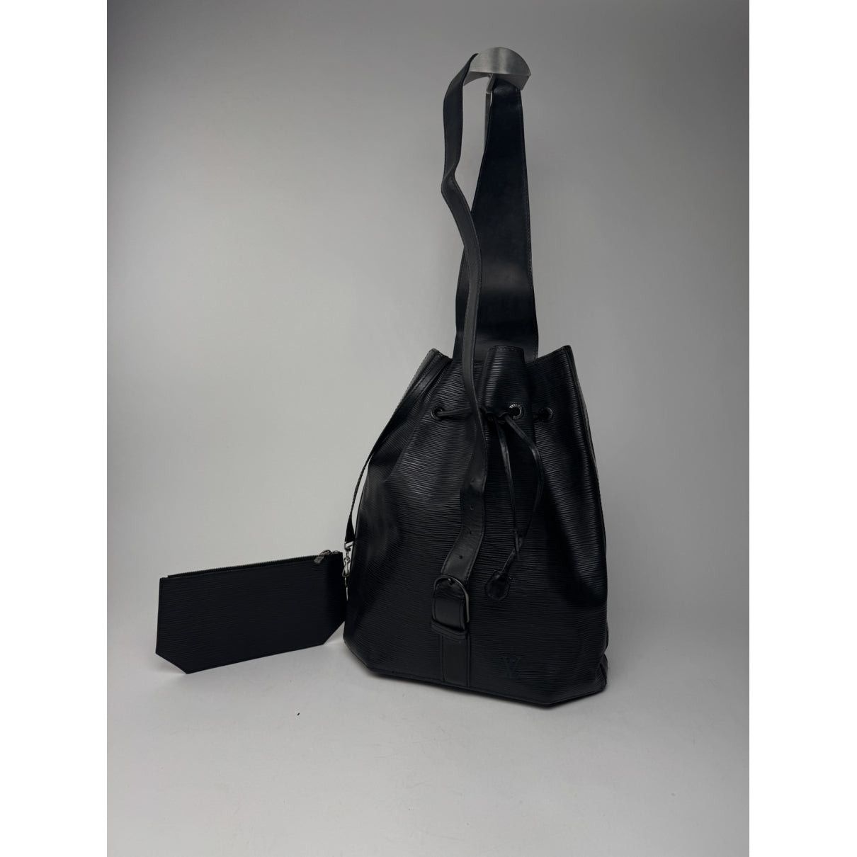 Louis Vuitton NéoNoé Black Leather Handbag Size ONE SIZE - 2 Thumbnail