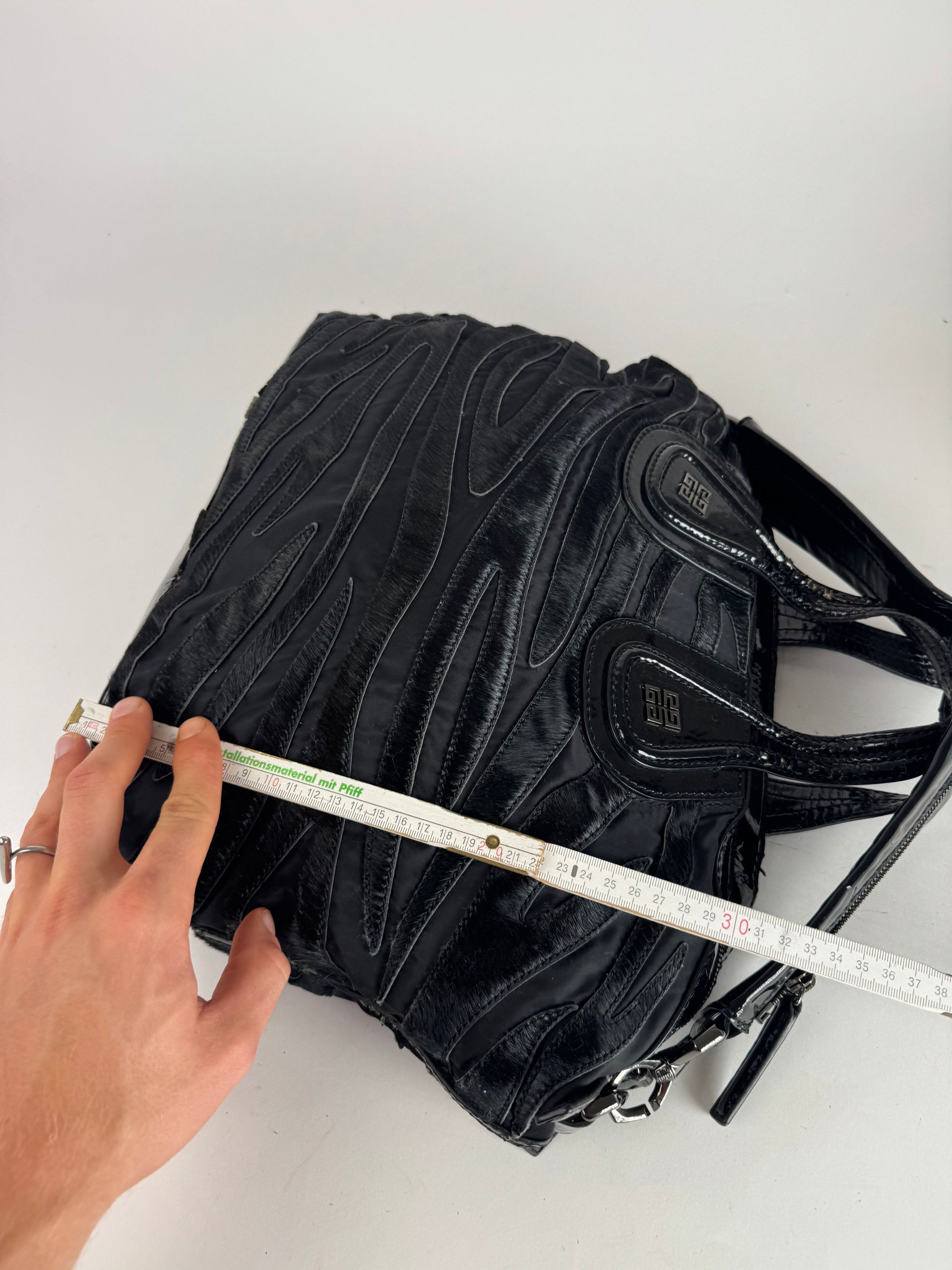 Givenchy Vintage Nightindale Patent Leather Fur Bag Black Size ONE SIZE - 13 Thumbnail