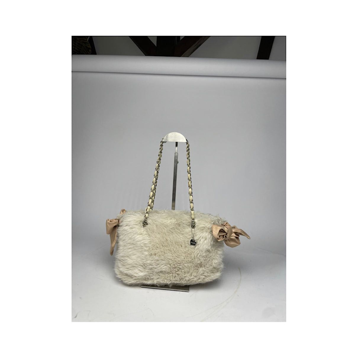 Other Samantha Thavasa White Faux Fur Handbag Size ONE SIZE - 2 Thumbnail