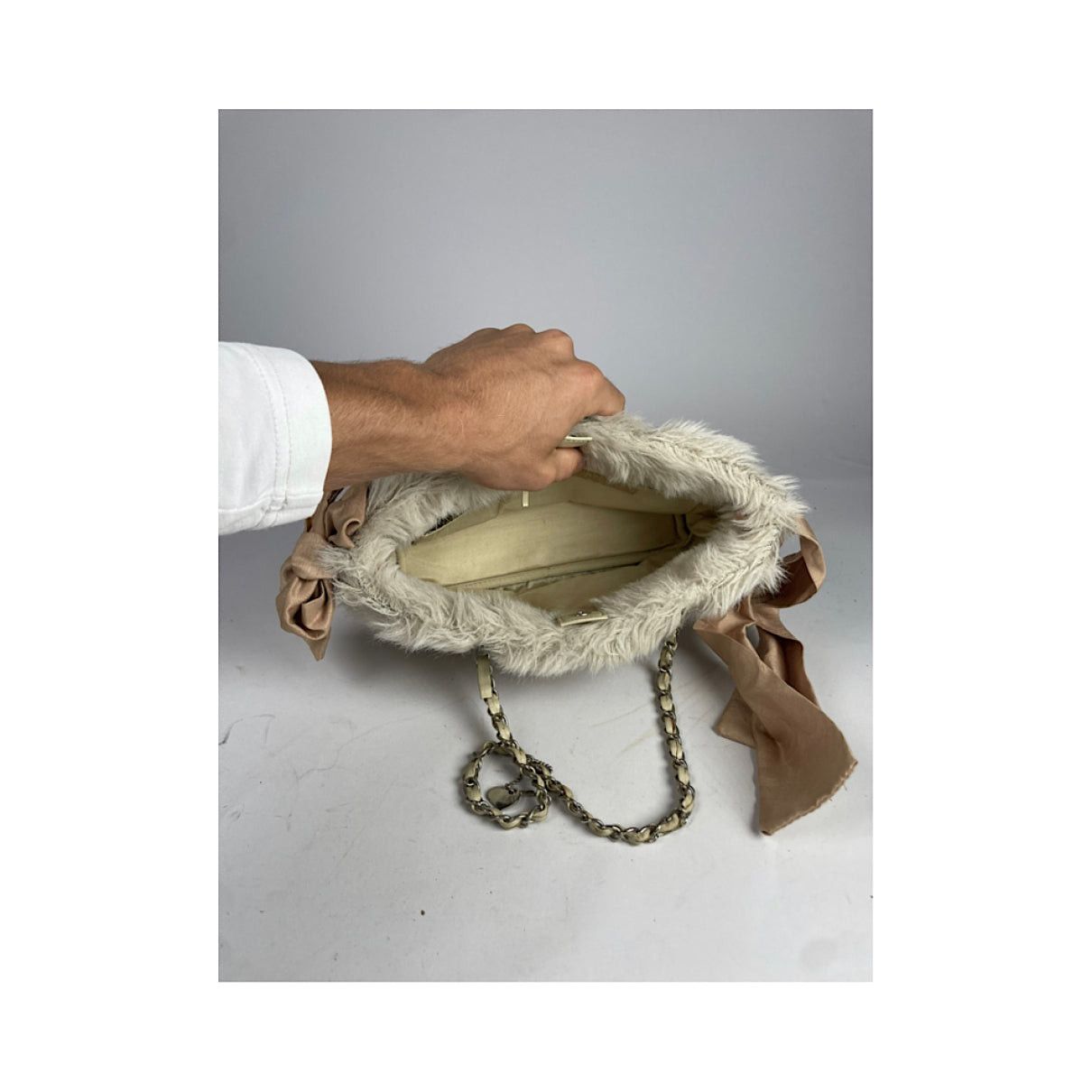 Other Samantha Thavasa White Faux Fur Handbag Size ONE SIZE - 4 Thumbnail