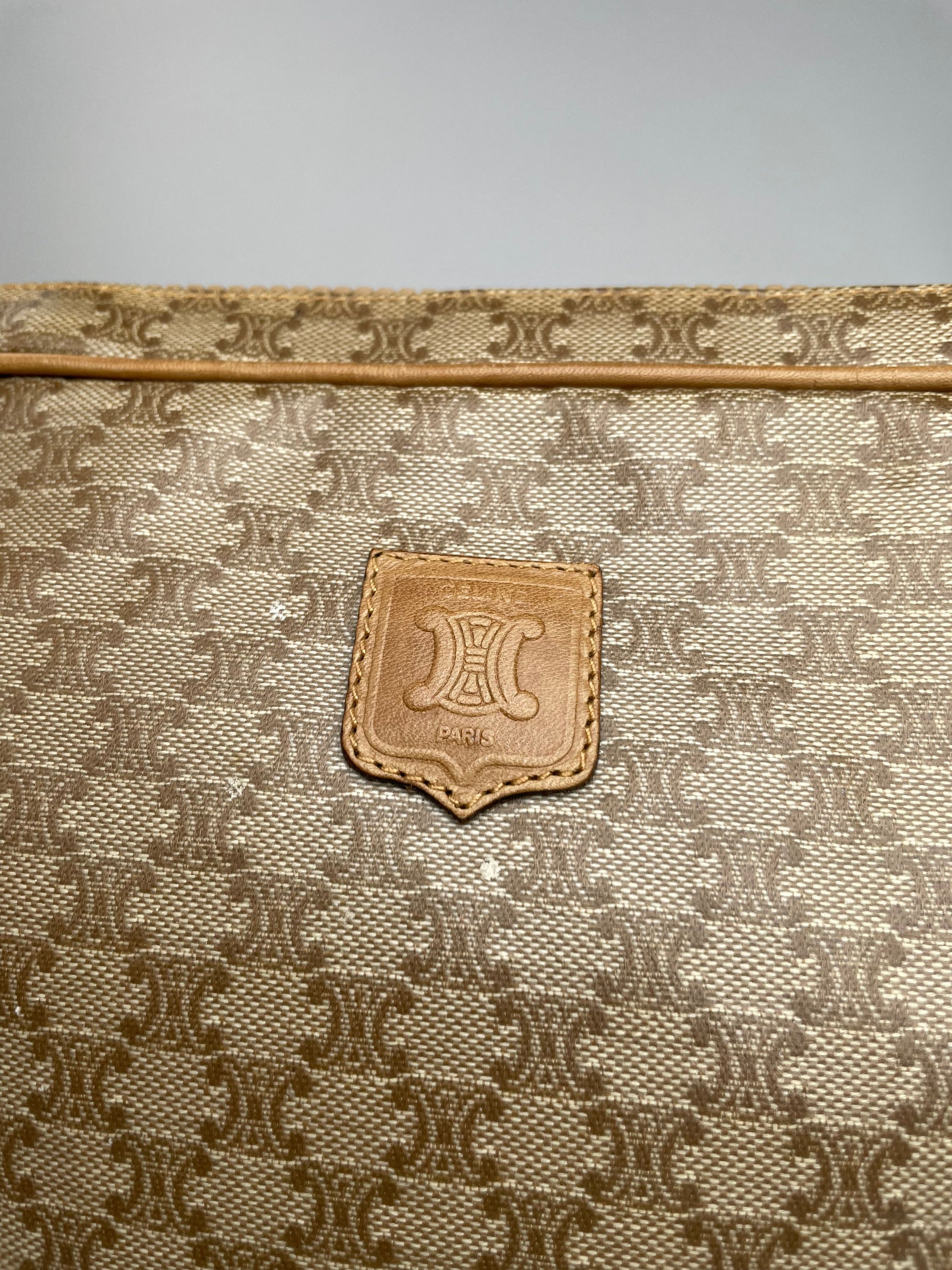 Celine Vintage Triomphe Leather Monogram Clutch Size ONE SIZE - 8 Thumbnail