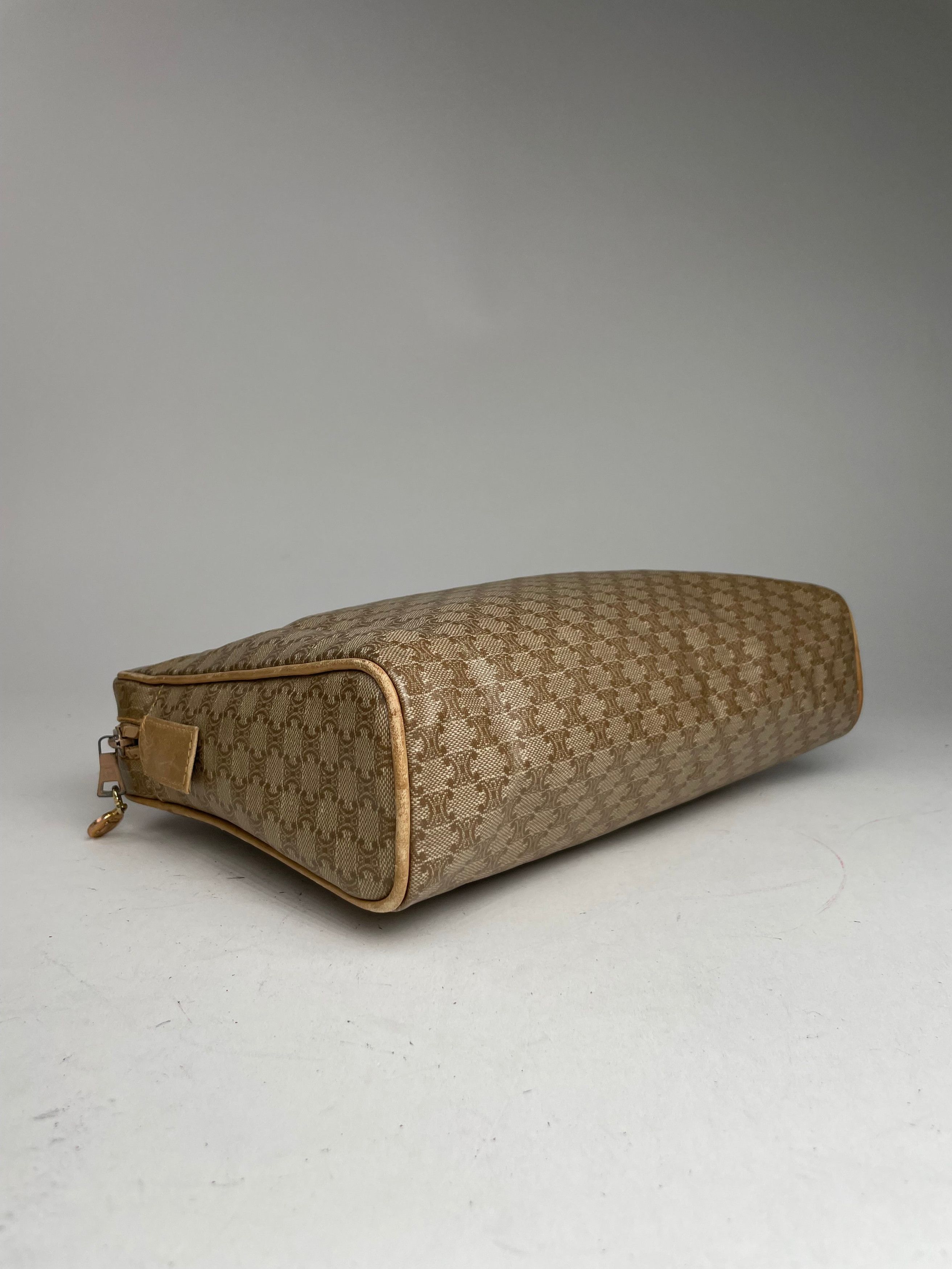 Celine Vintage Triomphe Leather Monogram Clutch Size ONE SIZE - 13 Thumbnail