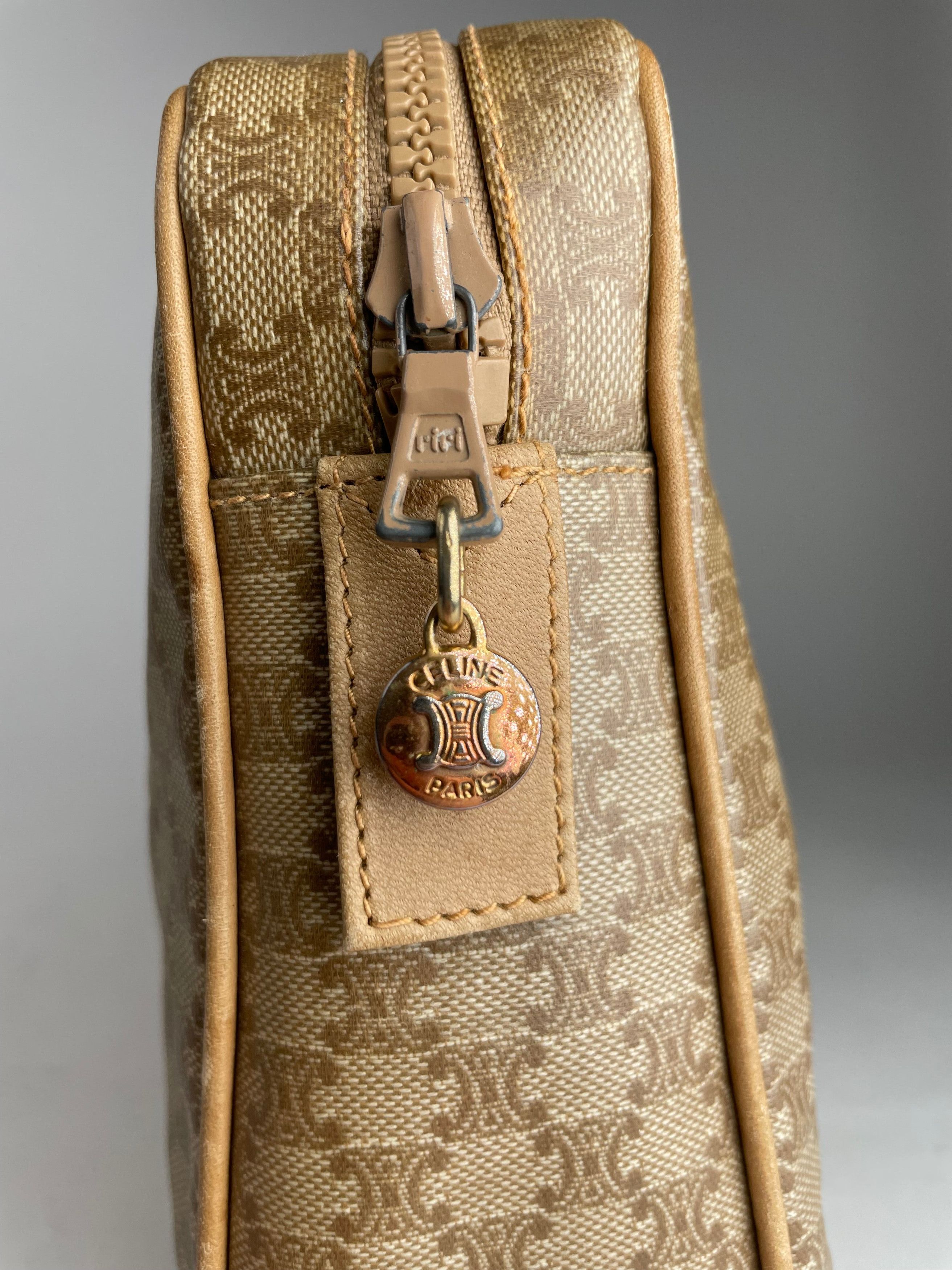 Celine Vintage Triomphe Leather Monogram Clutch Size ONE SIZE - 14 Thumbnail