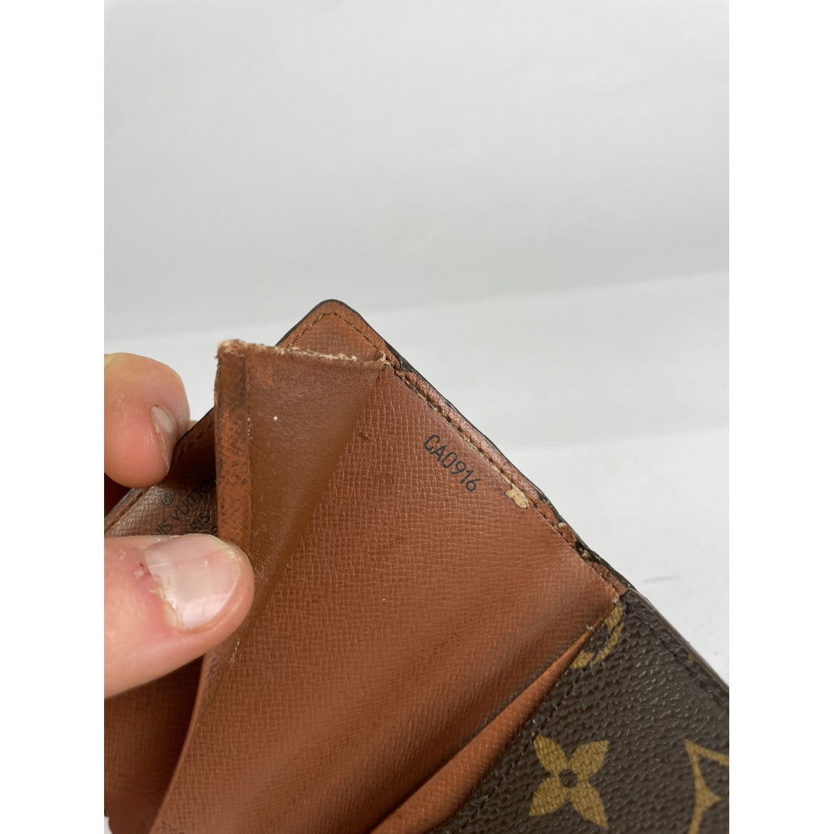 Louis Vuitton Other Leather Purse Size ONE SIZE - 5 Thumbnail