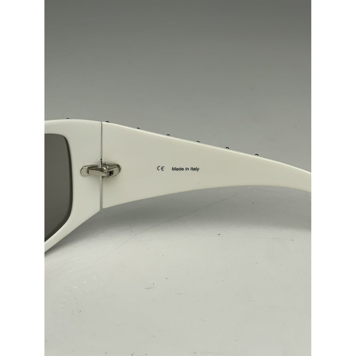 Loewe White Plastic Sunglasses Size ONE SIZE - 2 Thumbnail