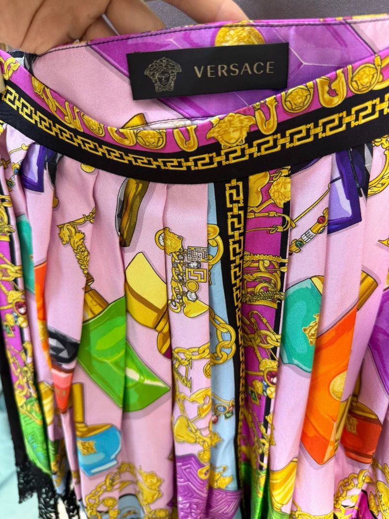 Versace Versace Pink Pleated Skirt with Gold Chain - dmc Size US 31 - 2 Thumbnail