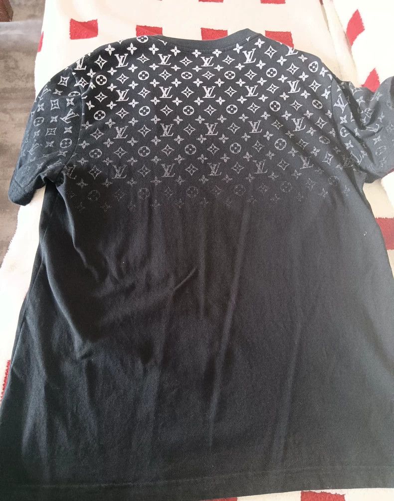 Louis Vuitton Louis Vuitton Gradient Print Short Sleeve - dmc Size US L / EU 52-54 / 3 - 2 Thumbnail