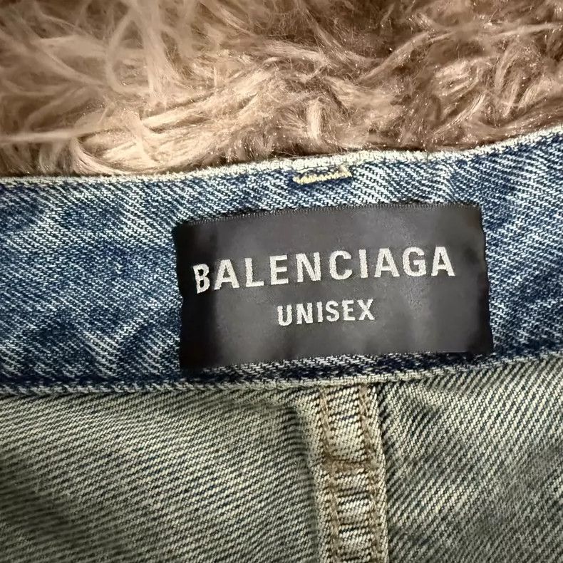 Balenciaga Balenciaga Distressed Baggy Denim Shorts - dmc Size US 29 - 3 Thumbnail