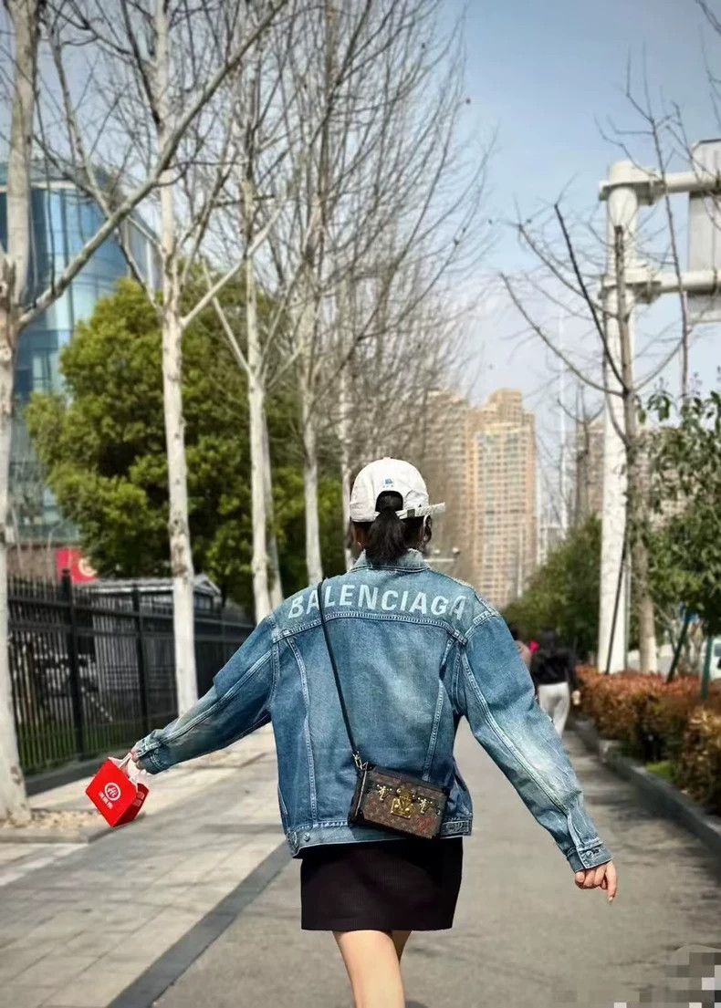 Balenciaga Balenciaga Back Logo Denim Jacket - dmc Size US L / EU 52-54 / 3 - 7 Thumbnail