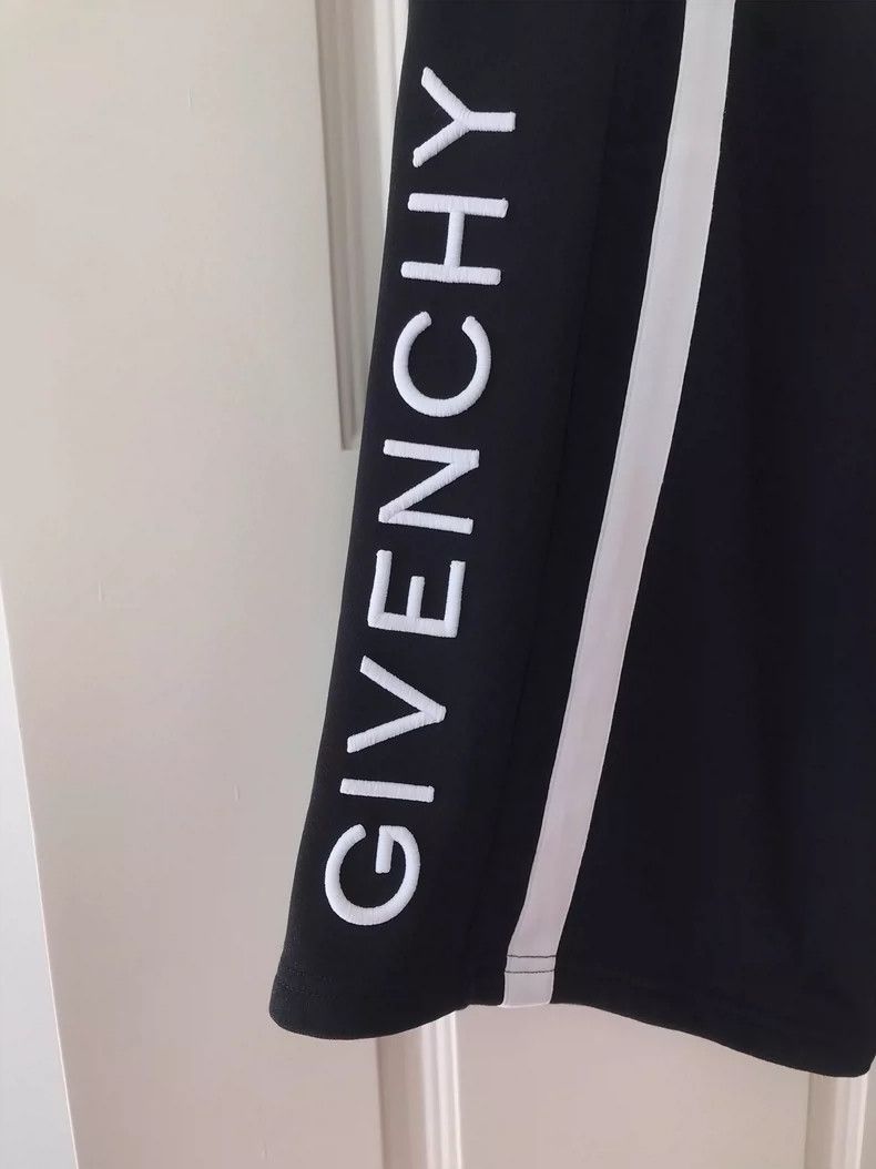 Givenchy Givenchy Men's Embroidered Logo Shorts - dmc Size US 30 / EU 46 - 7 Thumbnail