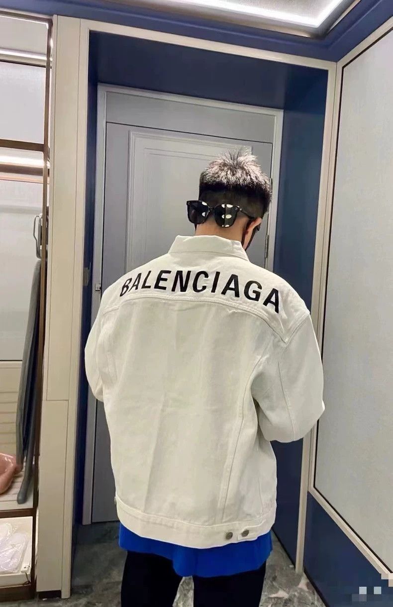 Balenciaga Balenciaga Back Logo Denim Jacket - dmc Size US XL / EU 56 / 4 - 7 Thumbnail