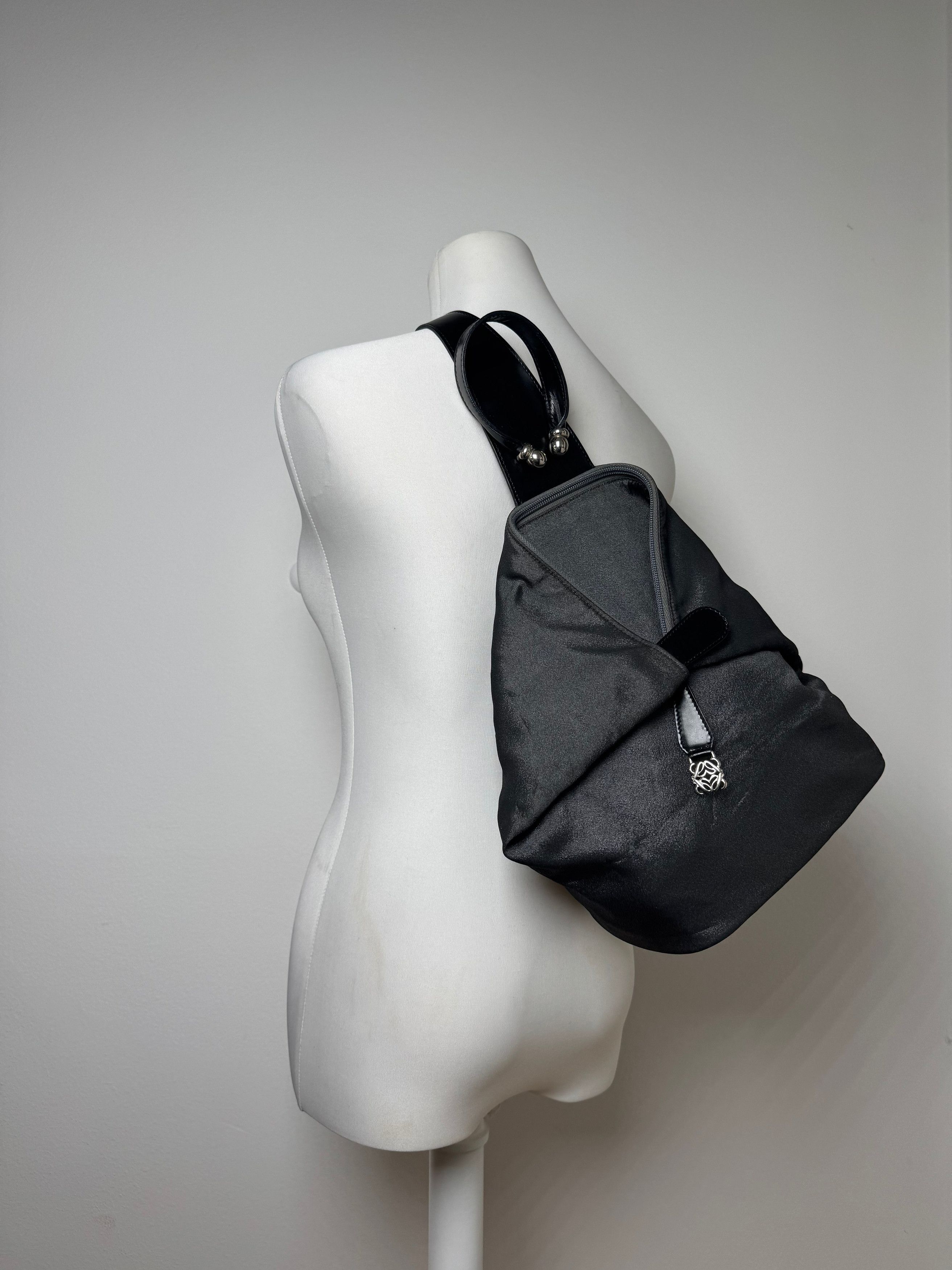 Loewe Vintage Madrid Leather Crossbody Bag / Backpack Size ONE SIZE - 2 Thumbnail