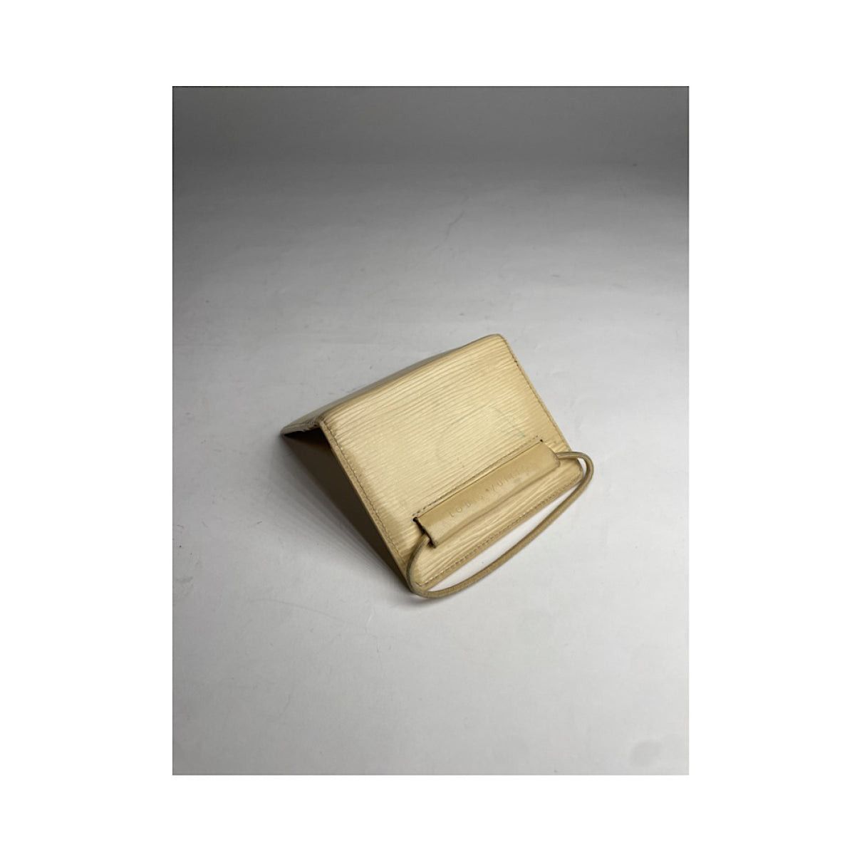 Louis Vuitton Ecru Leather Purse Size ONE SIZE - 4 Thumbnail