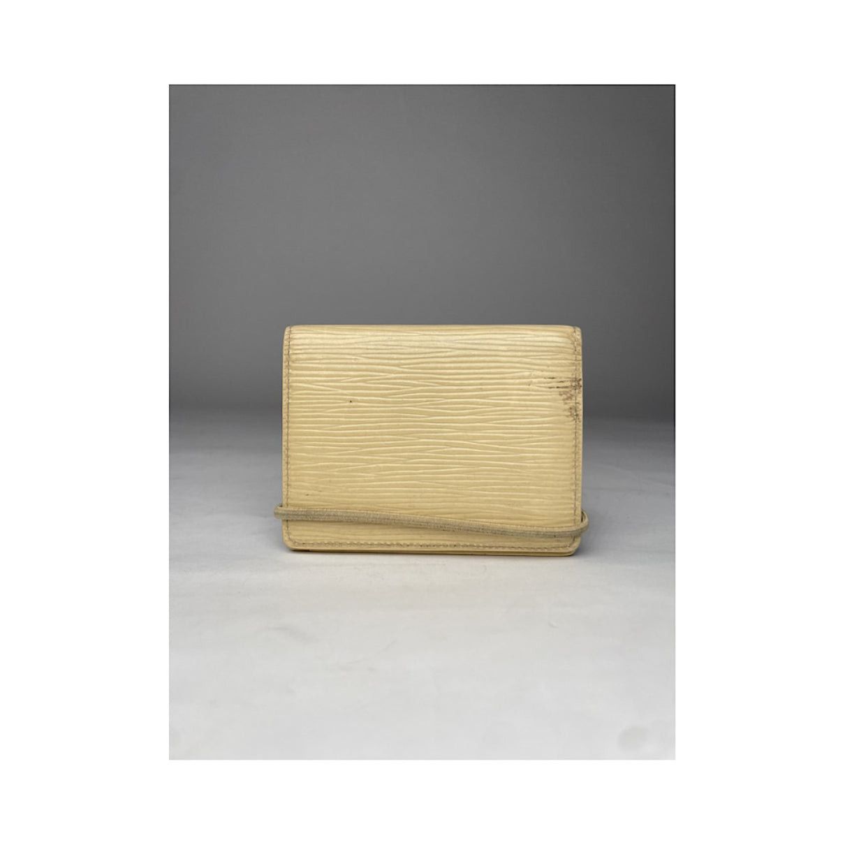 Louis Vuitton Ecru Leather Purse Size ONE SIZE - 2 Thumbnail