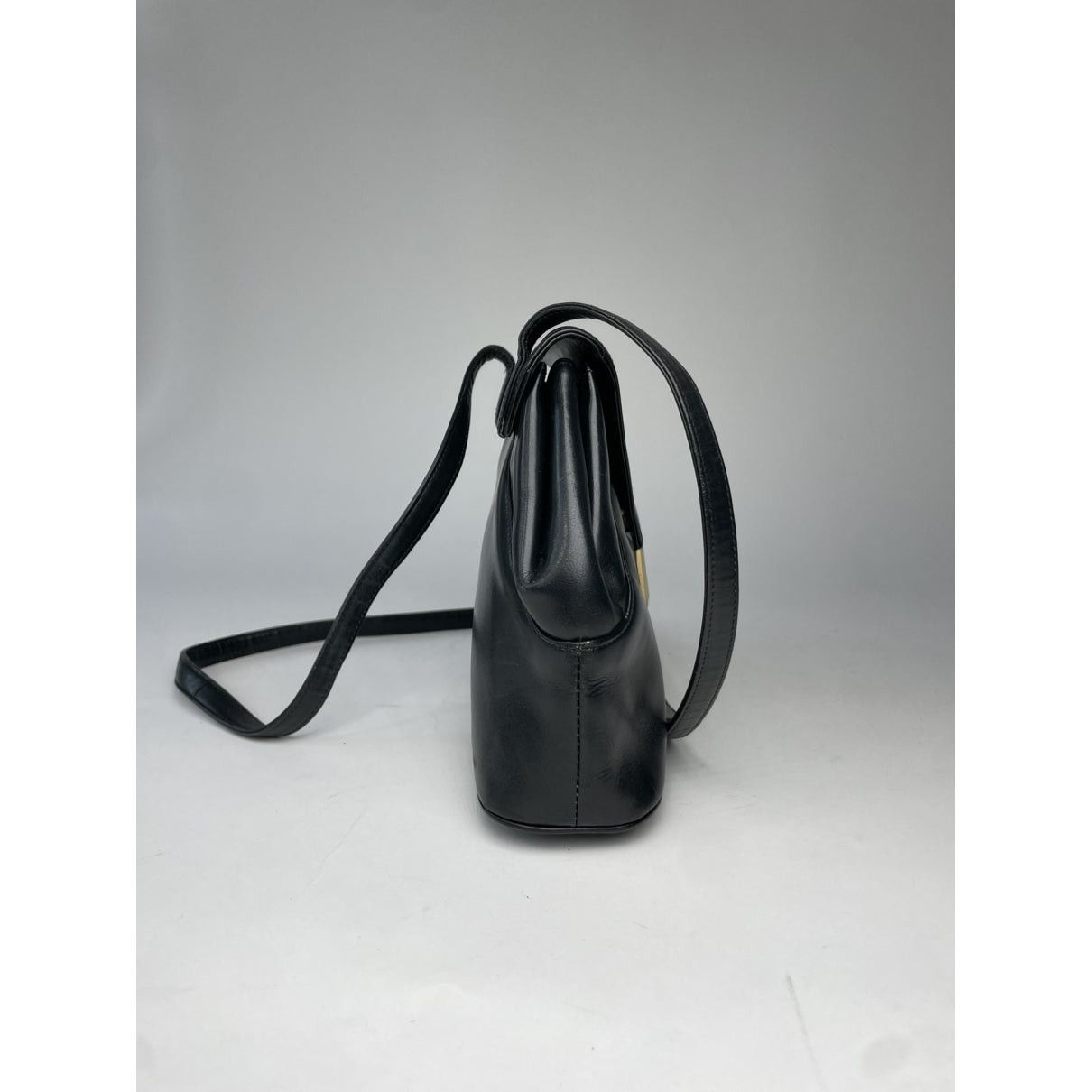 Givenchy Whip Black Leather Handbag Size ONE SIZE - 5 Thumbnail