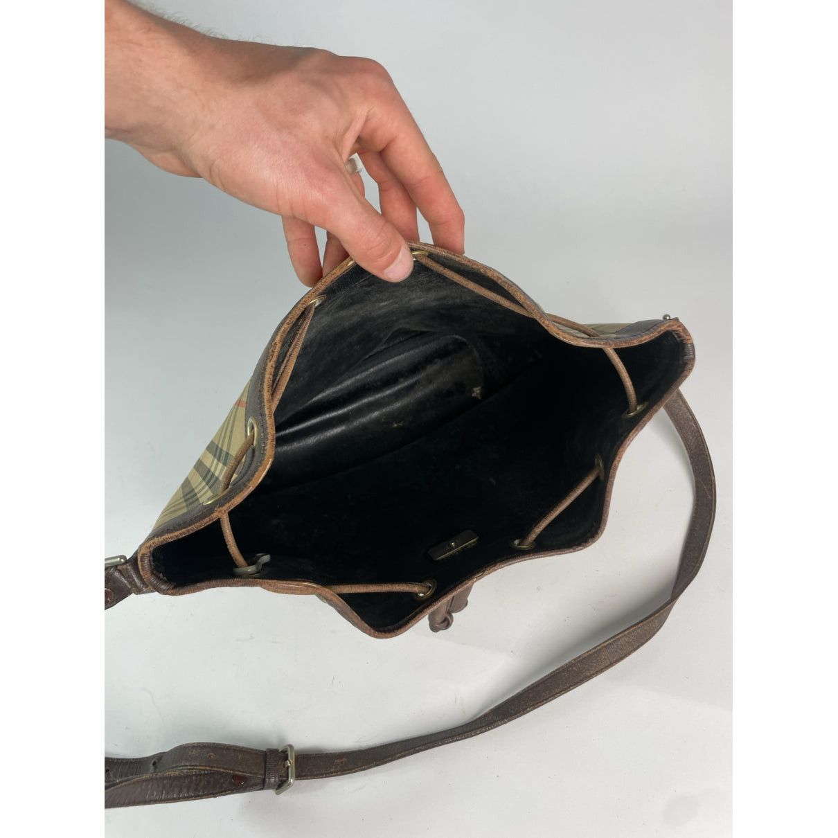 Burberry Lola Bucket Beige Leather Handbag Size ONE SIZE - 2 Thumbnail