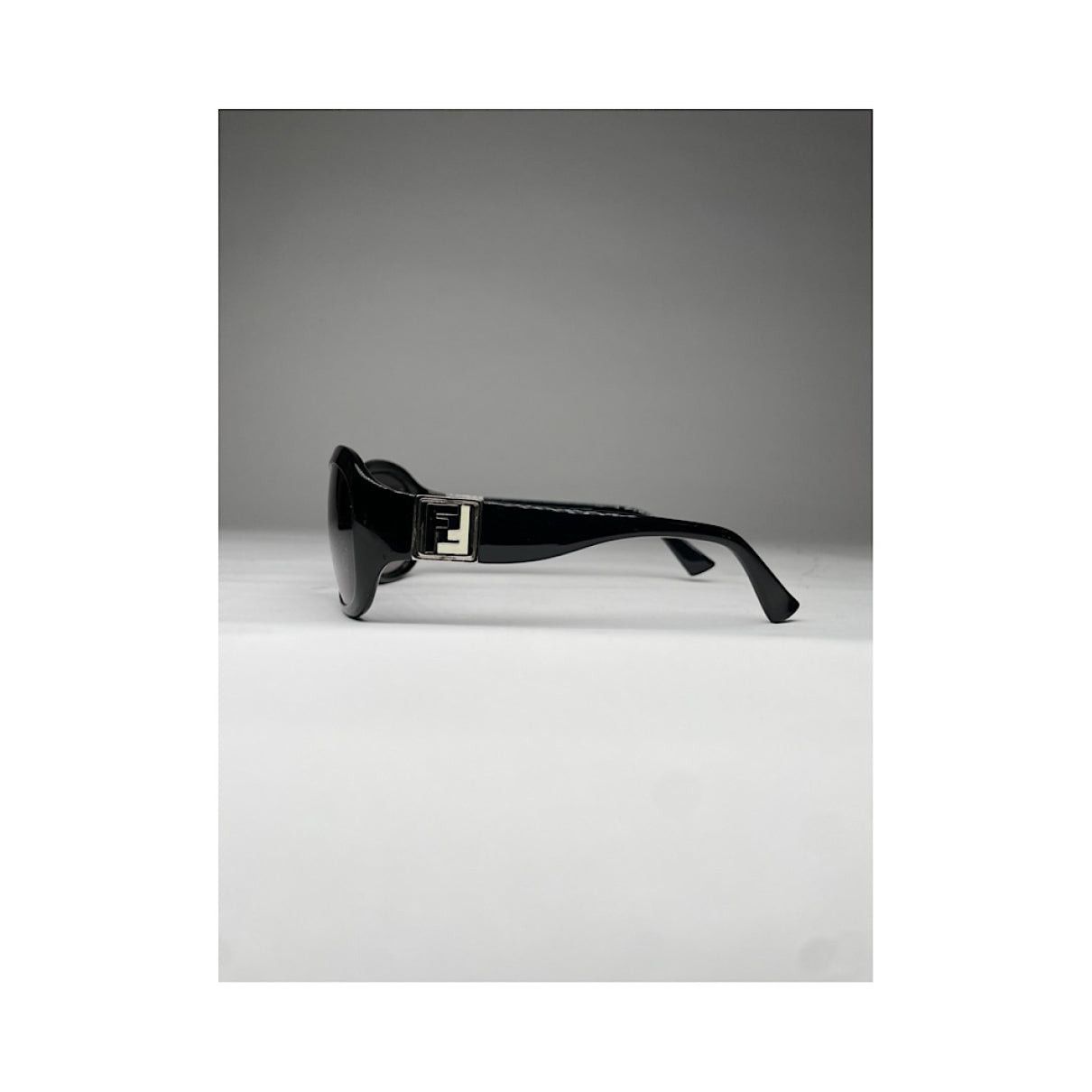 Fendi Black Plastic Sunglasses Size ONE SIZE - 2 Thumbnail